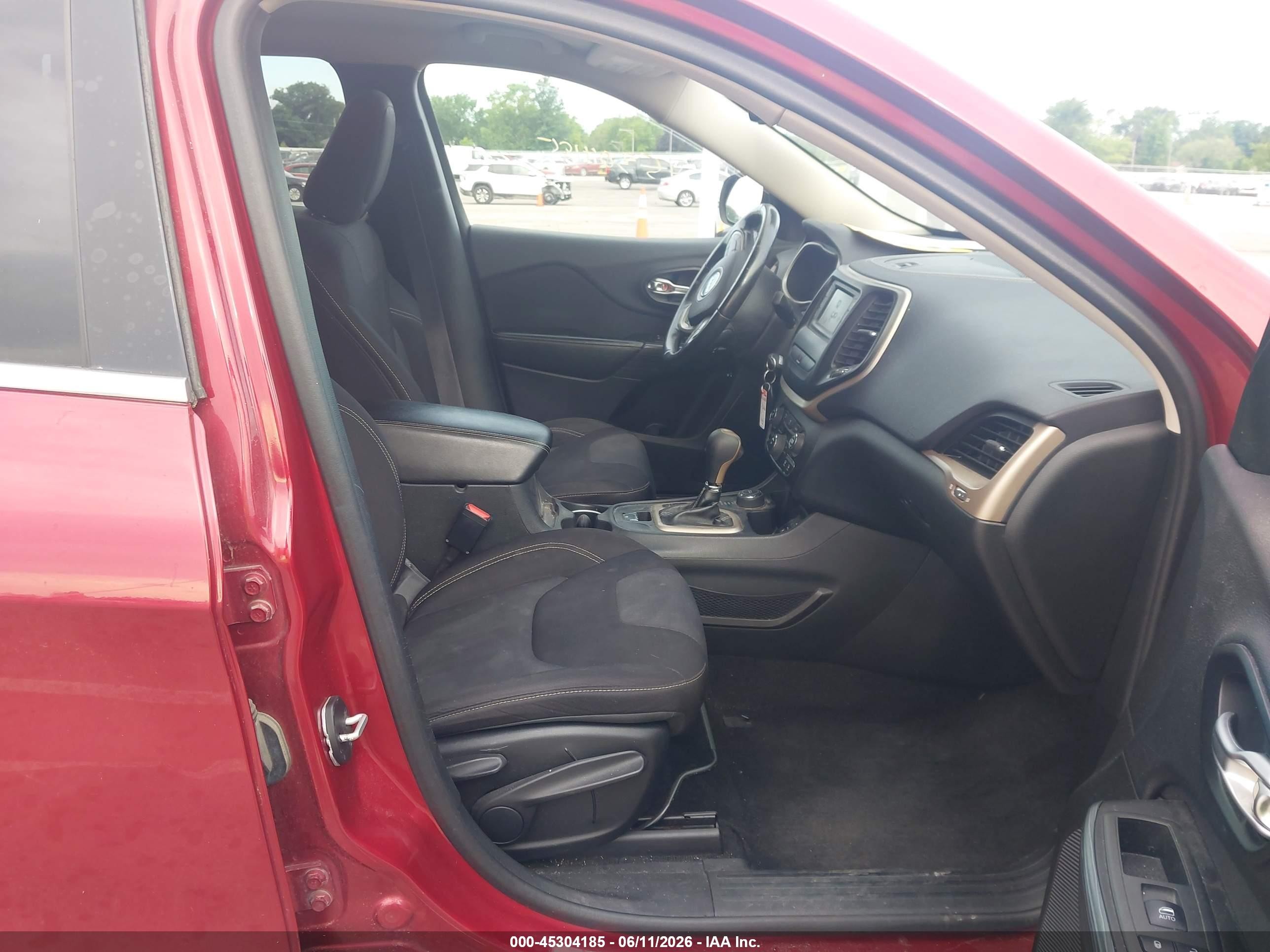 2015 Jeep Cherokee Latitude Red vin: 1C4PJMCB4FW569231