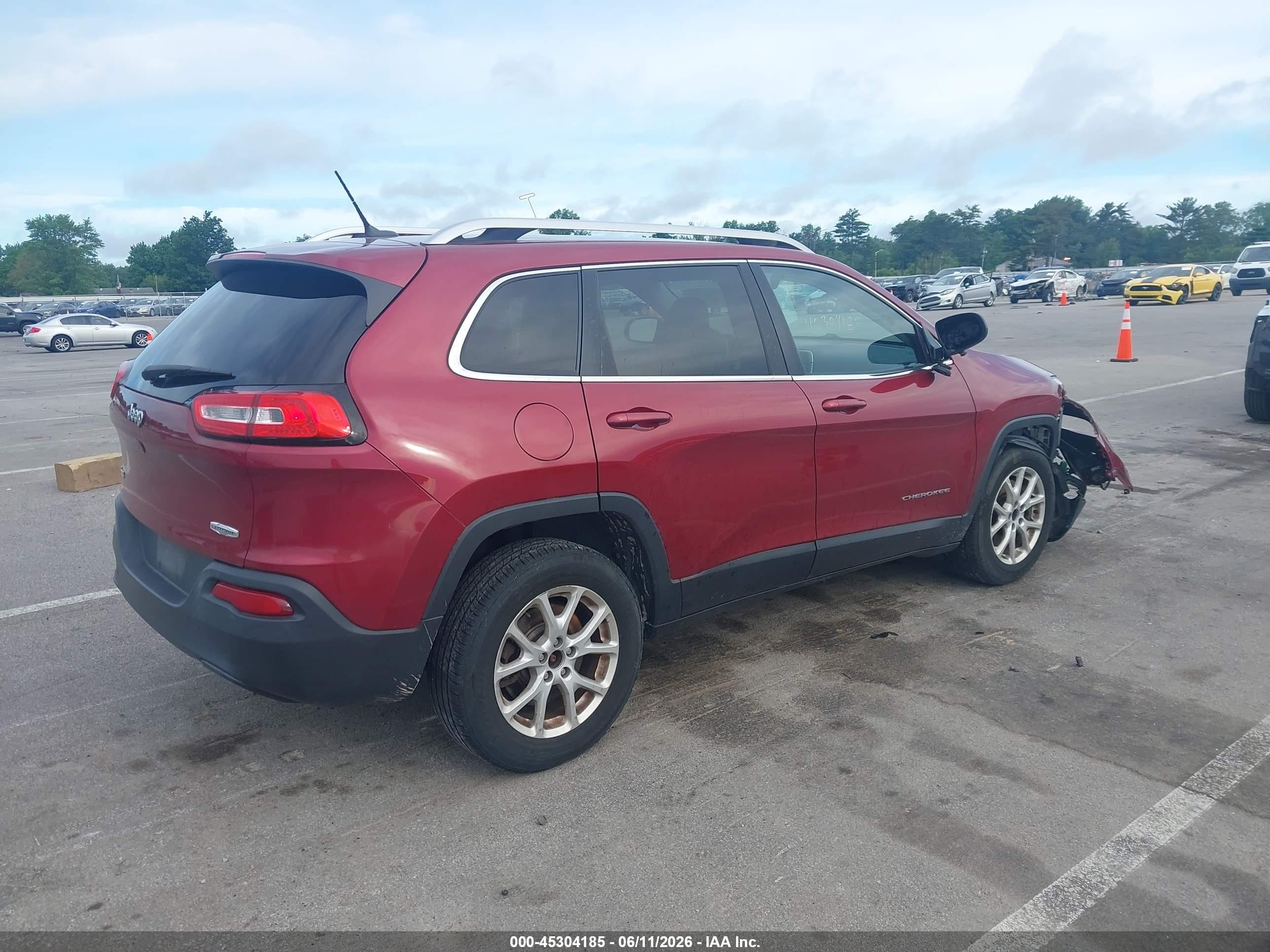 2015 Jeep Cherokee Latitude Red vin: 1C4PJMCB4FW569231