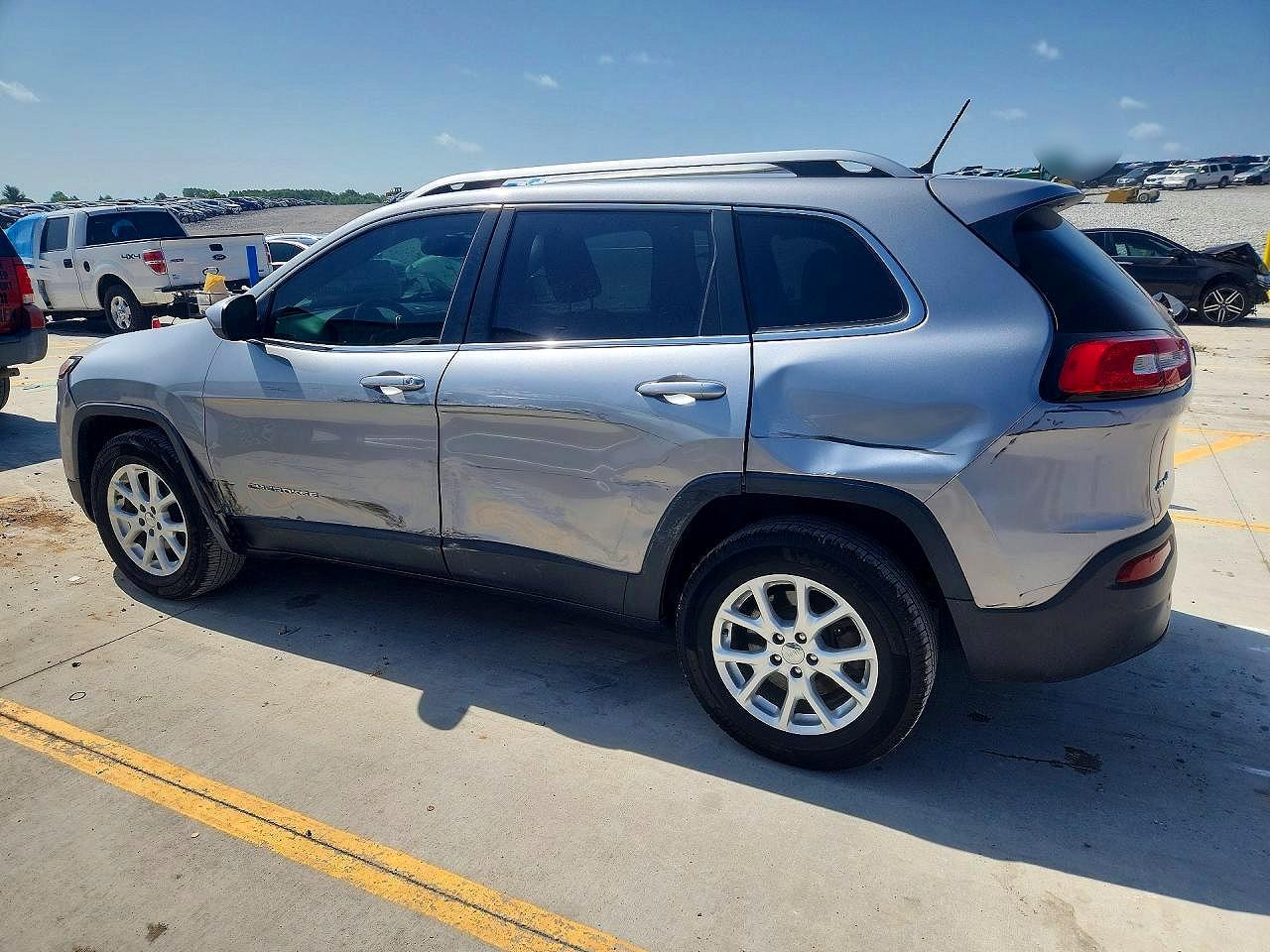 2015 Jeep Cherokee Latitude Silver vin: 1C4PJMCB4FW571688