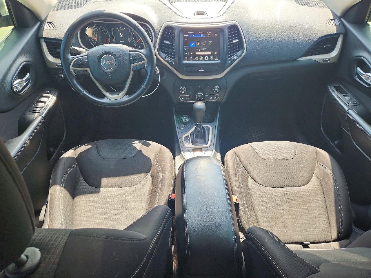 2015 Jeep Cherokee Latitude Silver vin: 1C4PJMCB4FW571688