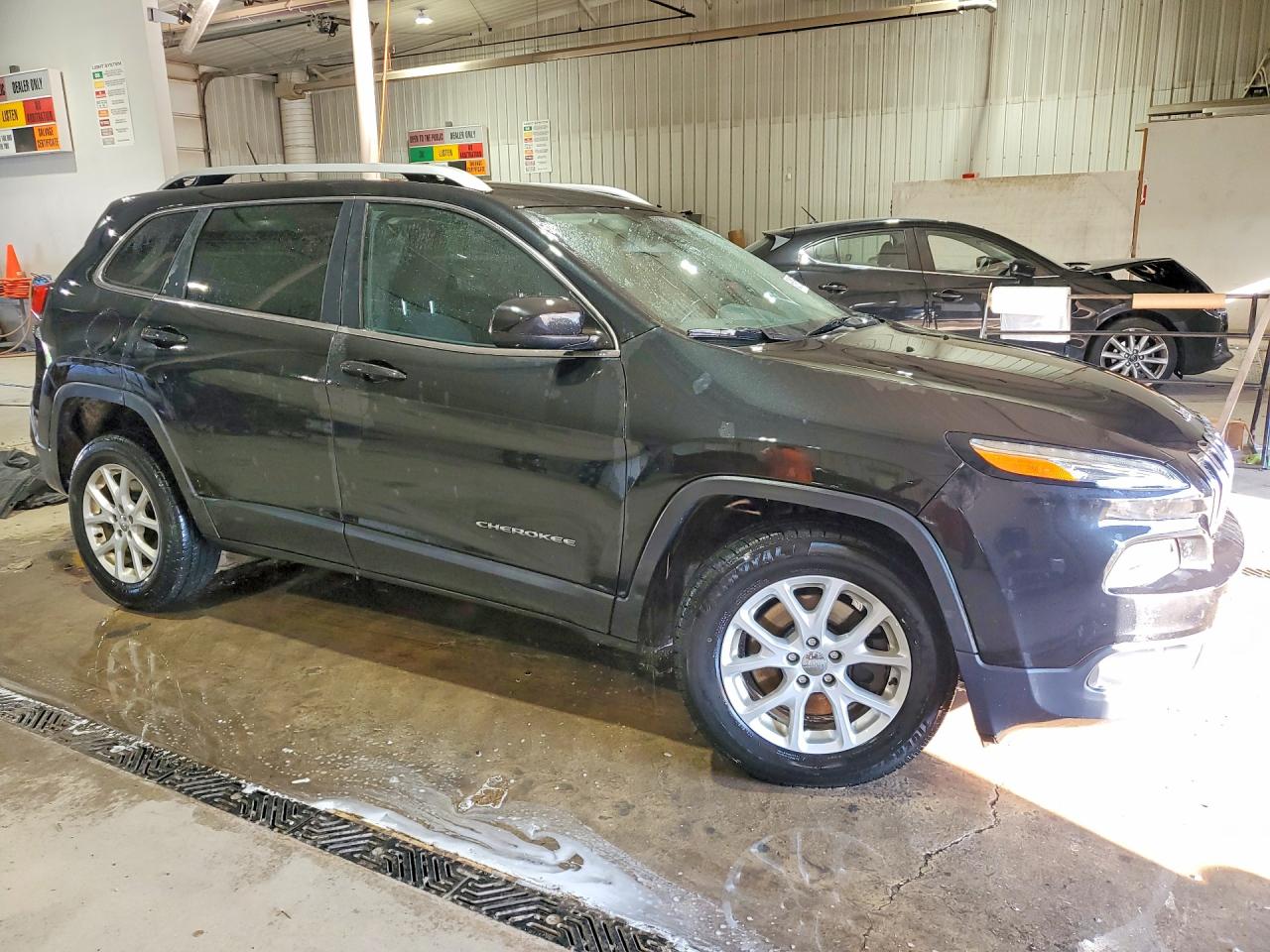 2015 Jeep Cherokee Latitude Черный vin: 1C4PJMCB4FW589334