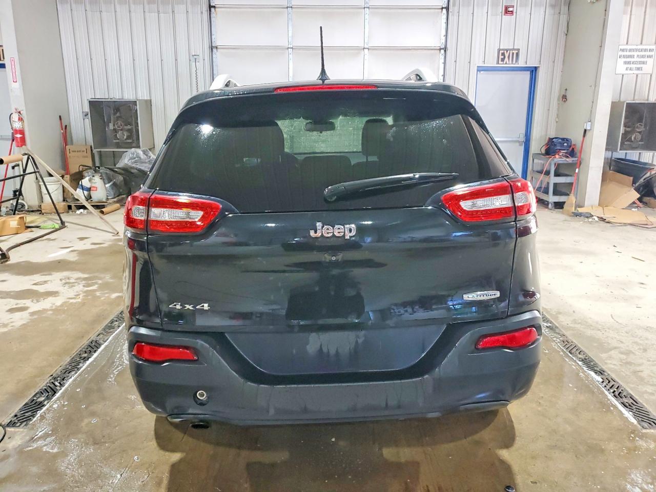 2015 Jeep Cherokee Latitude Черный vin: 1C4PJMCB4FW589334