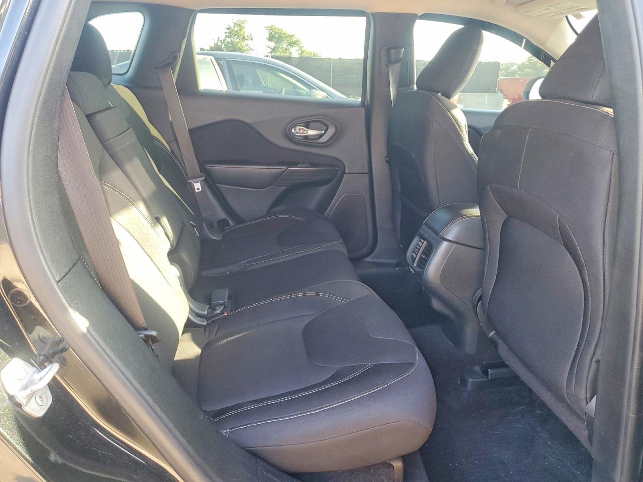 2015 Jeep Cherokee Latitude Black vin: 1C4PJMCB4FW715224