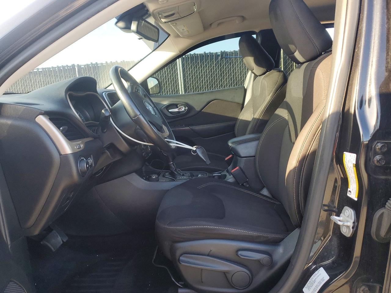 2015 Jeep Cherokee Latitude Black vin: 1C4PJMCB4FW715224