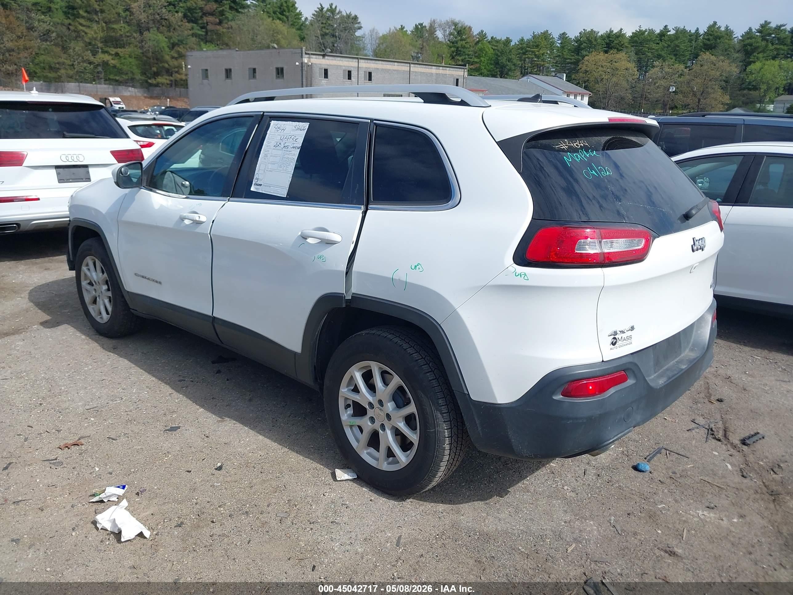 2015 Jeep Cherokee Latitude White vin: 1C4PJMCB4FW734548