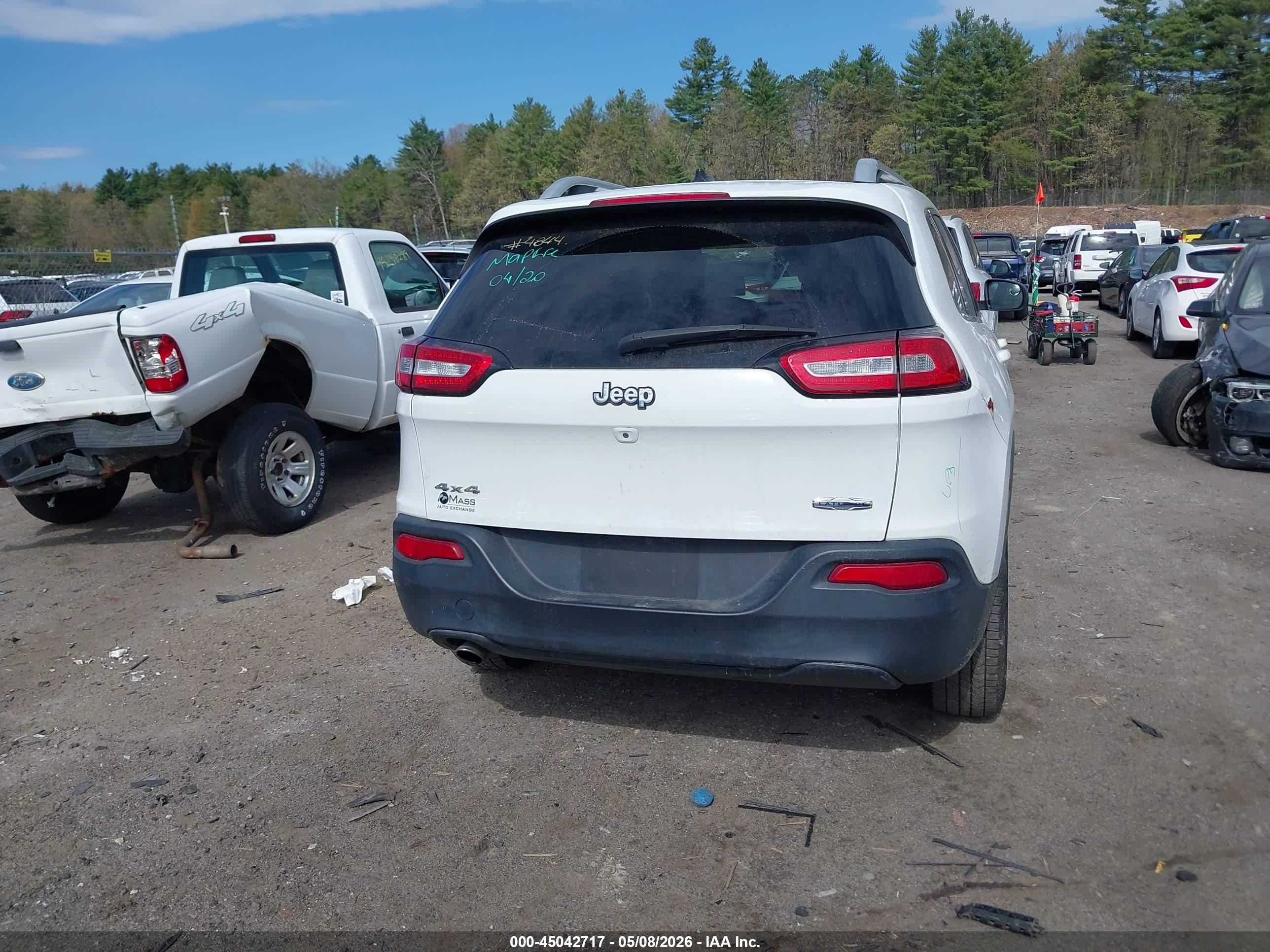 2015 Jeep Cherokee Latitude White vin: 1C4PJMCB4FW734548