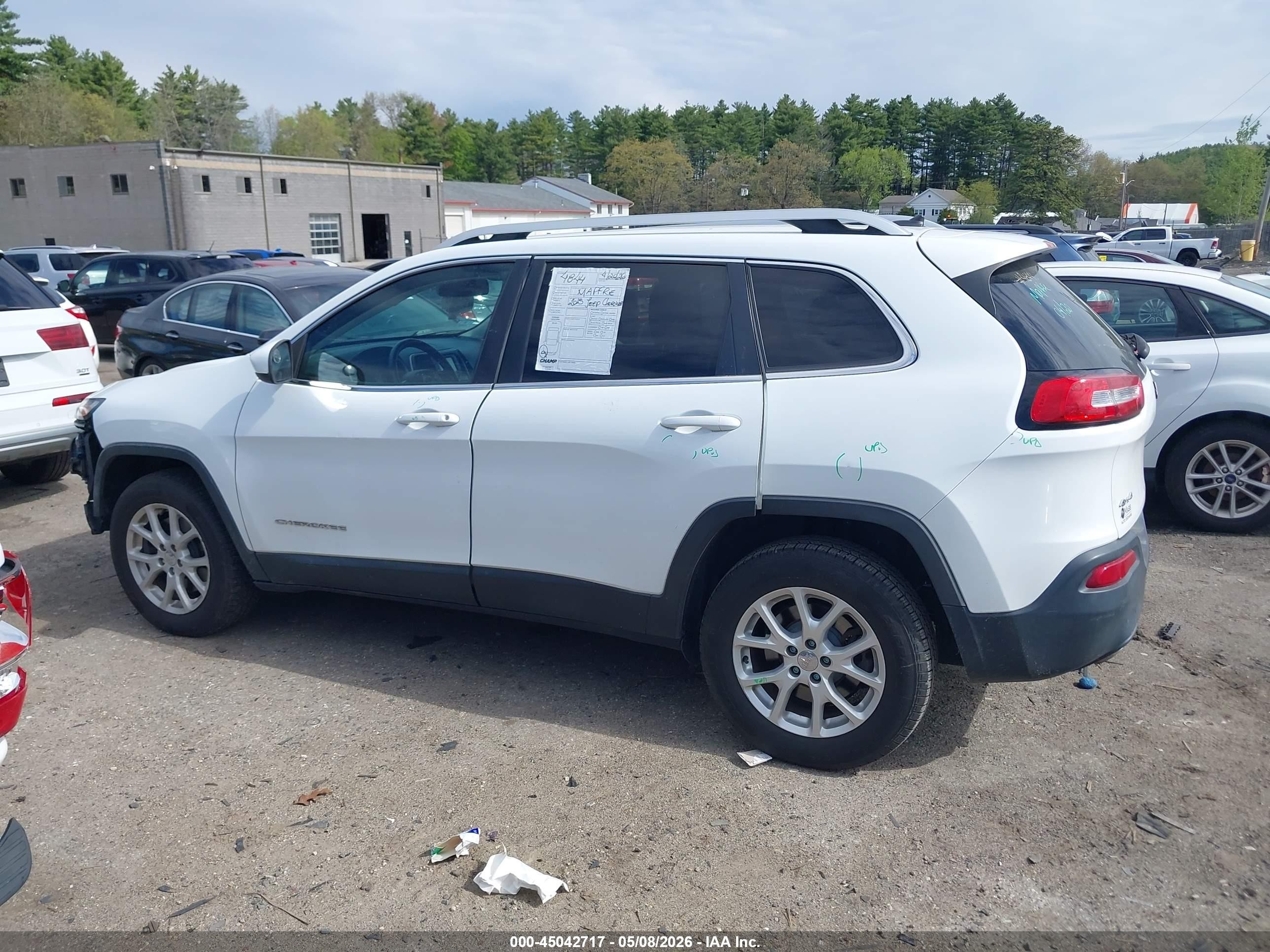 2015 Jeep Cherokee Latitude White vin: 1C4PJMCB4FW734548