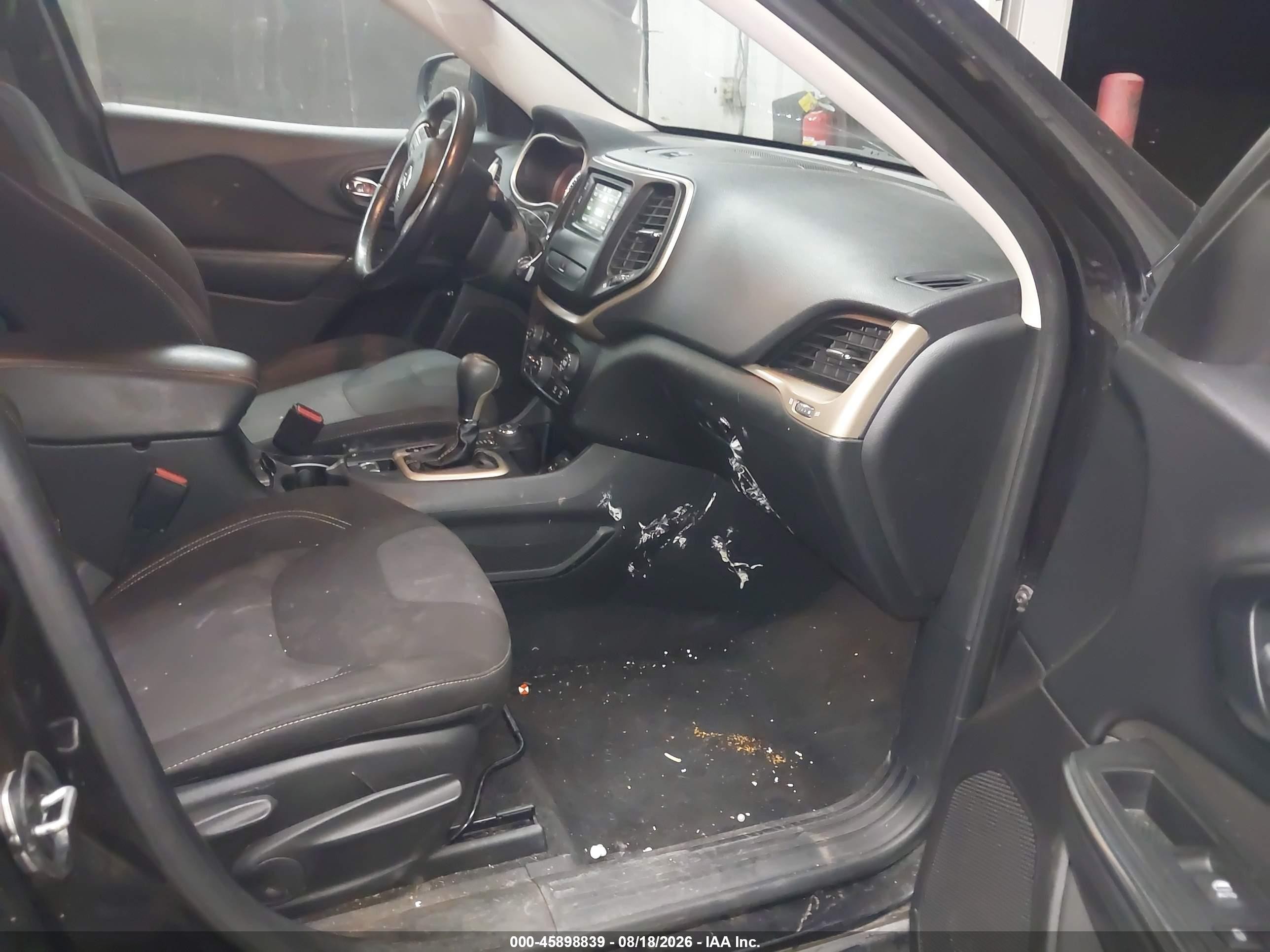 2015 Jeep Cherokee Latitude Черный vin: 1C4PJMCB4FW772099