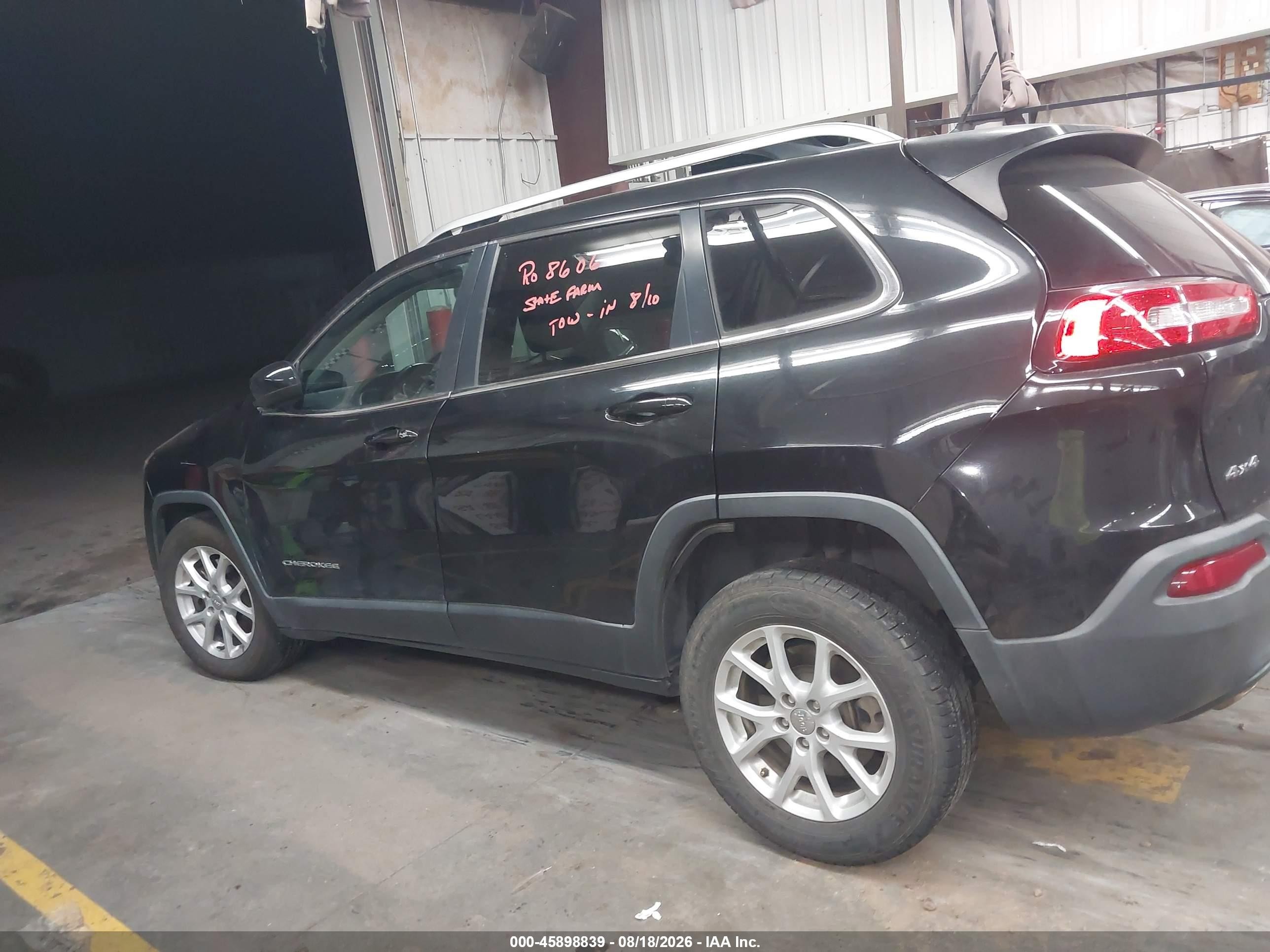 2015 Jeep Cherokee Latitude Черный vin: 1C4PJMCB4FW772099
