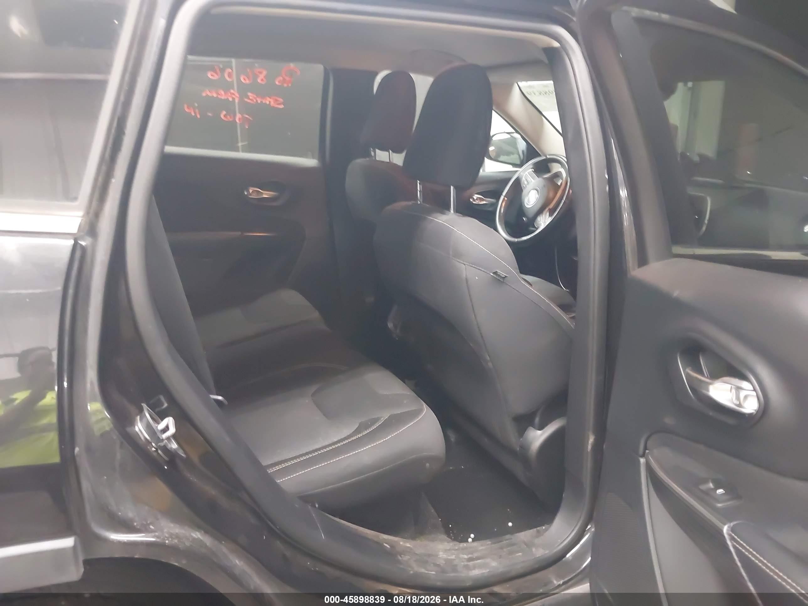 2015 Jeep Cherokee Latitude Черный vin: 1C4PJMCB4FW772099