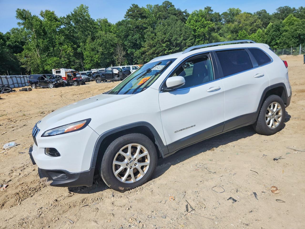2015 Jeep Cherokee Latitude White vin: 1C4PJMCB4FW793194