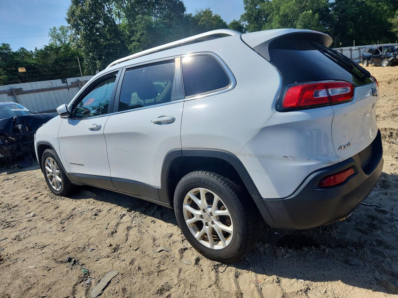 2015 Jeep Cherokee Latitude White vin: 1C4PJMCB4FW793194