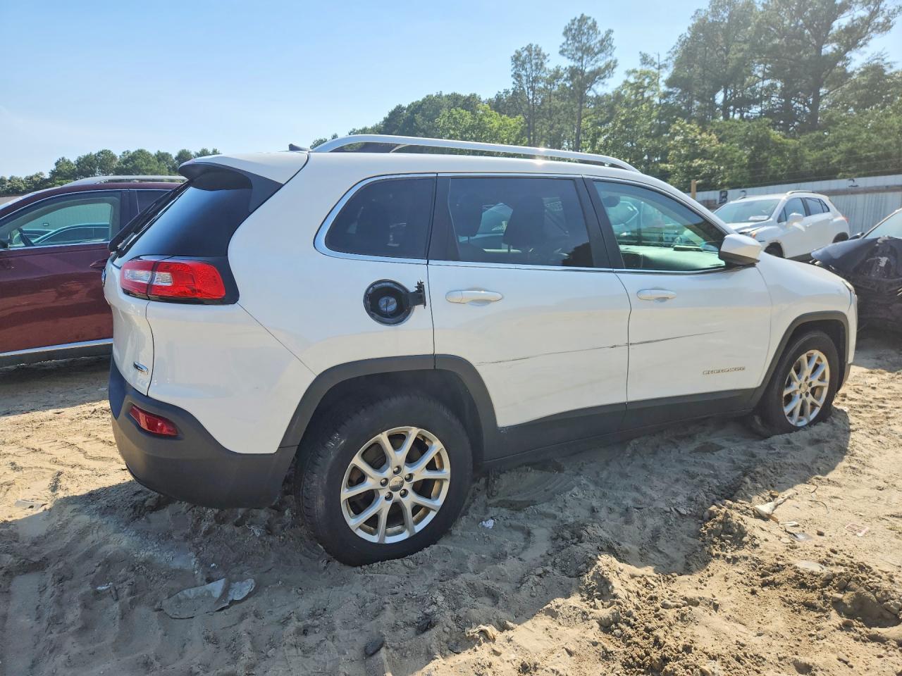 2015 Jeep Cherokee Latitude White vin: 1C4PJMCB4FW793194
