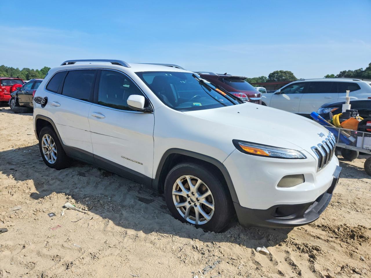 2015 Jeep Cherokee Latitude White vin: 1C4PJMCB4FW793194