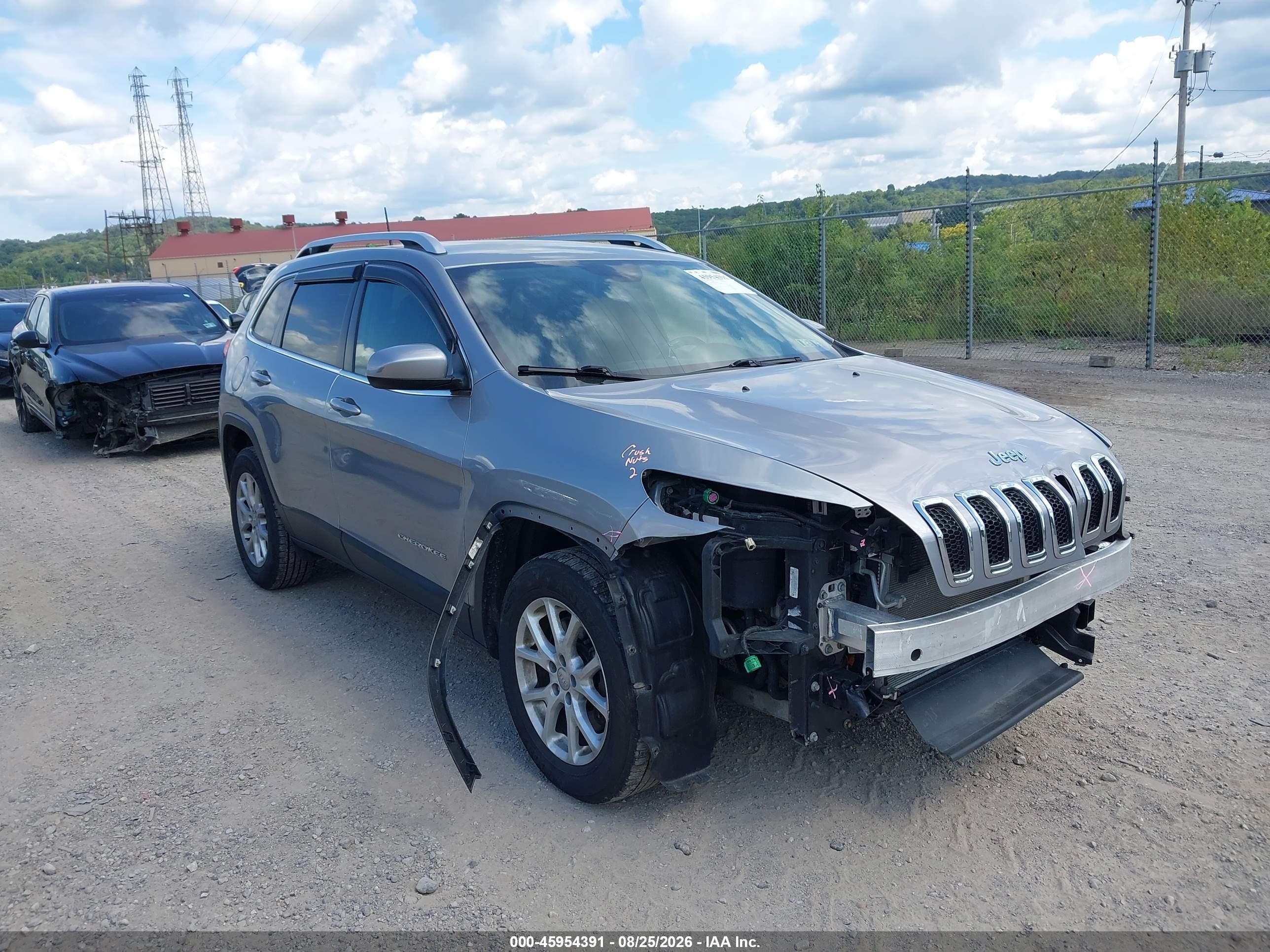 2016 Jeep Cherokee Latitude Silver vin: 1C4PJMCB4GW218661