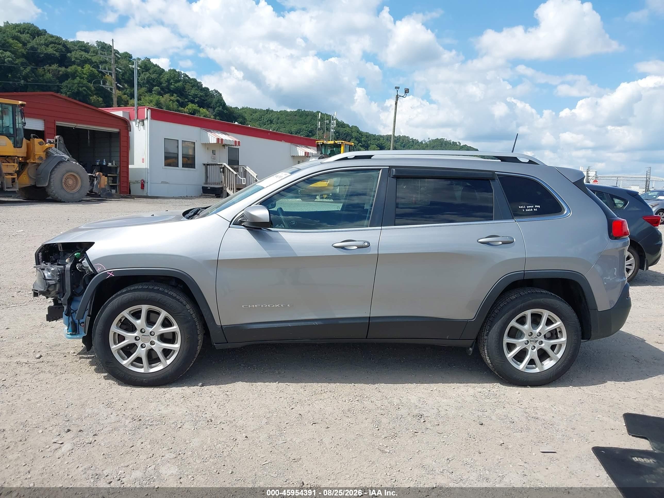 2016 Jeep Cherokee Latitude Silver vin: 1C4PJMCB4GW218661