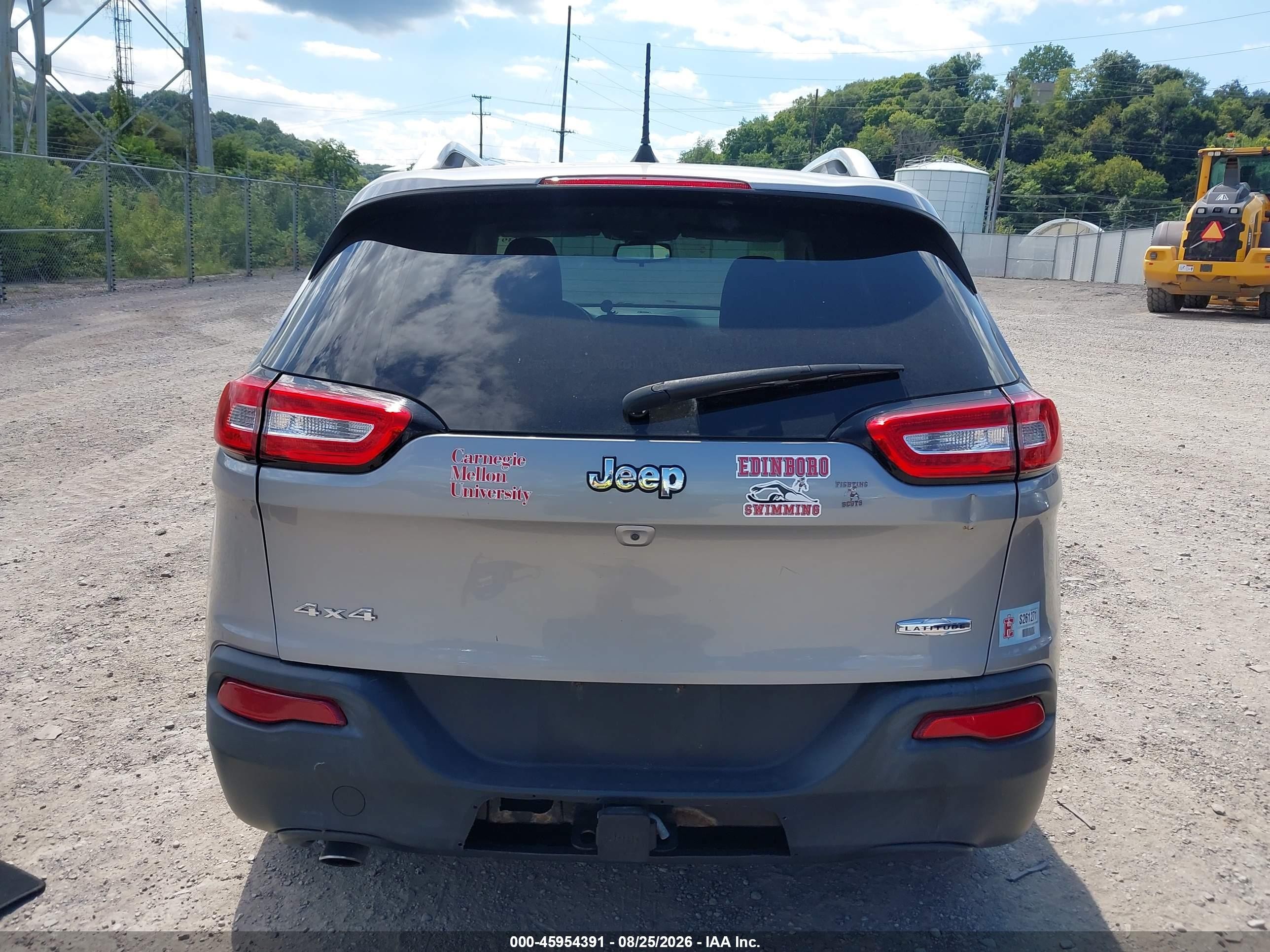 2016 Jeep Cherokee Latitude Silver vin: 1C4PJMCB4GW218661