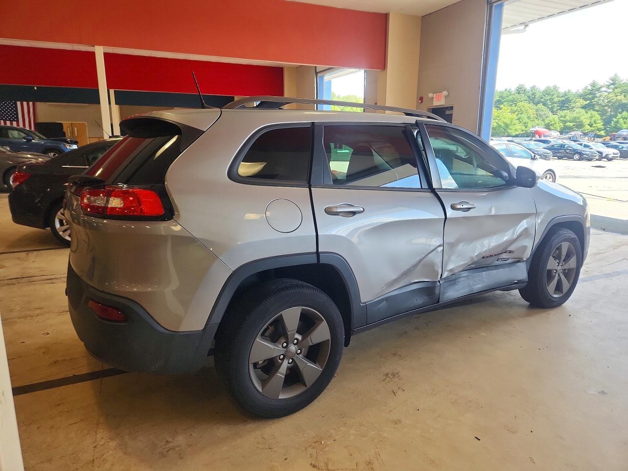 2016 Jeep Cherokee Latitude Gray vin: 1C4PJMCB4GW300244