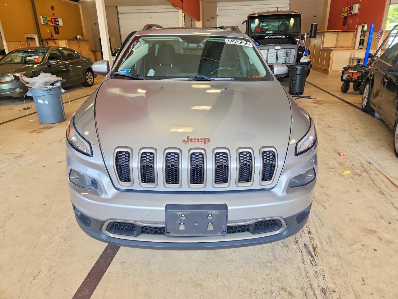 2016 Jeep Cherokee Latitude Gray vin: 1C4PJMCB4GW300244