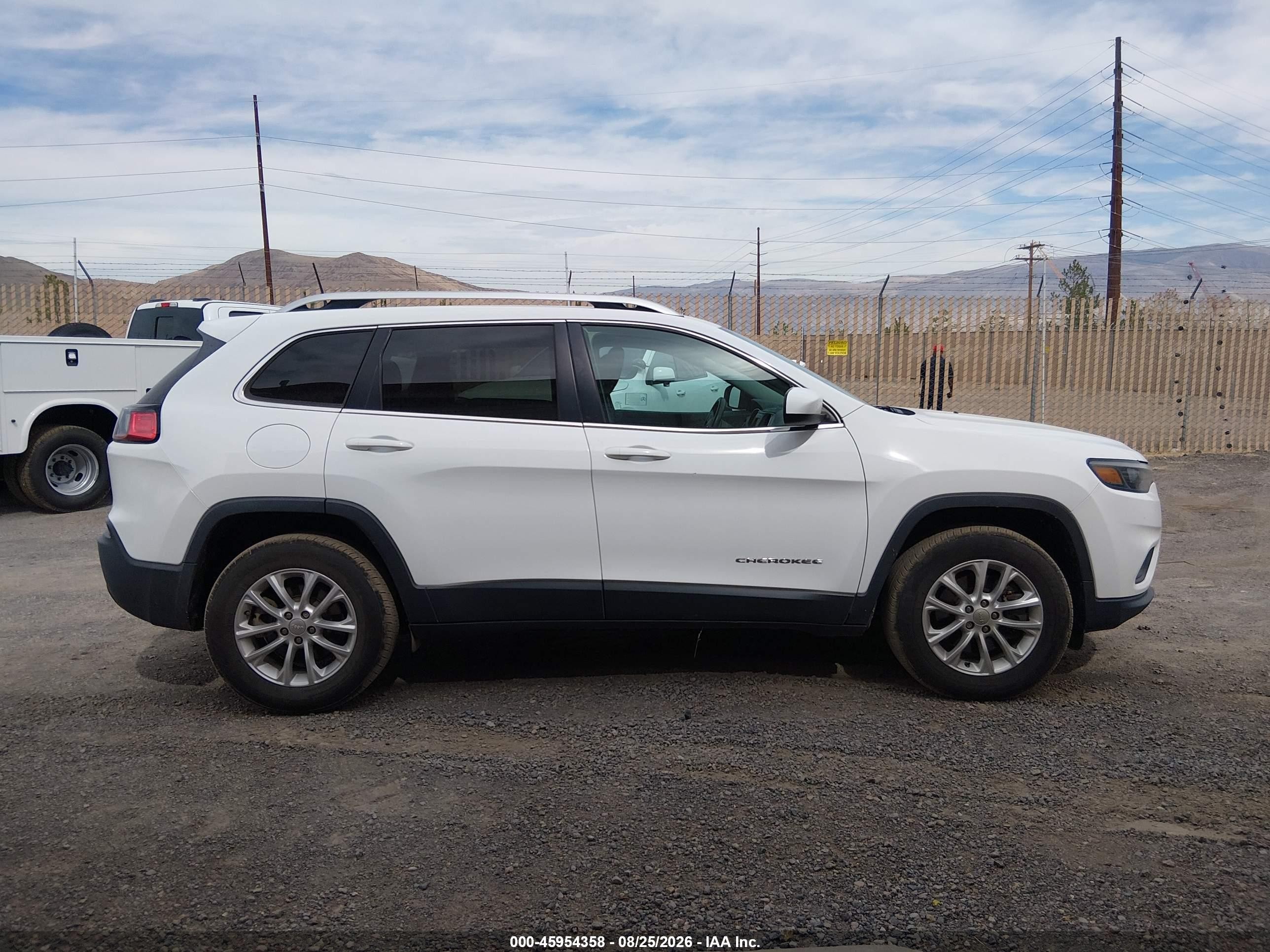 2019 Jeep Cherokee Latitude 4x4 White vin: 1C4PJMCB4KD440279