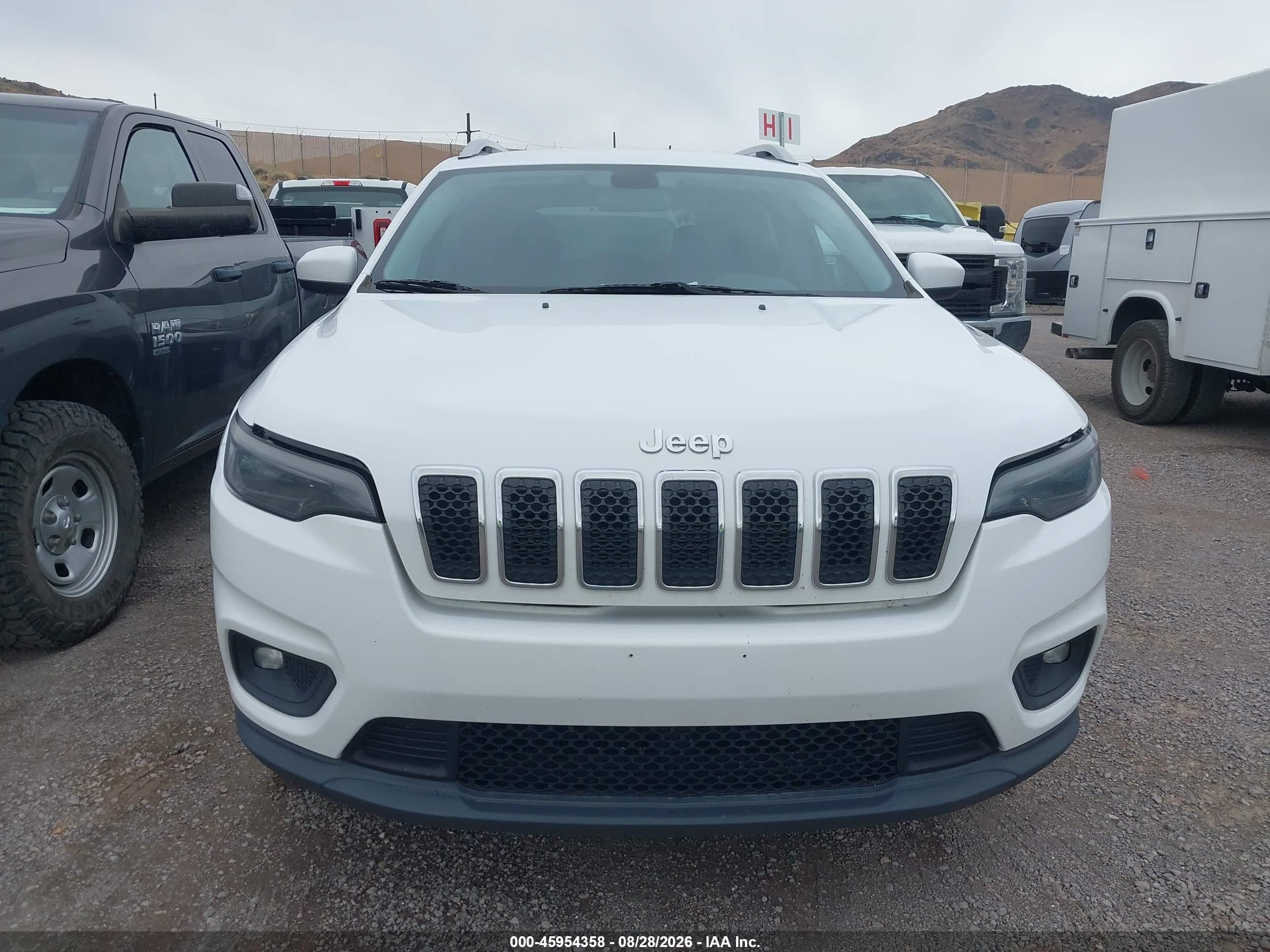 2019 Jeep Cherokee Latitude 4x4 White vin: 1C4PJMCB4KD440279