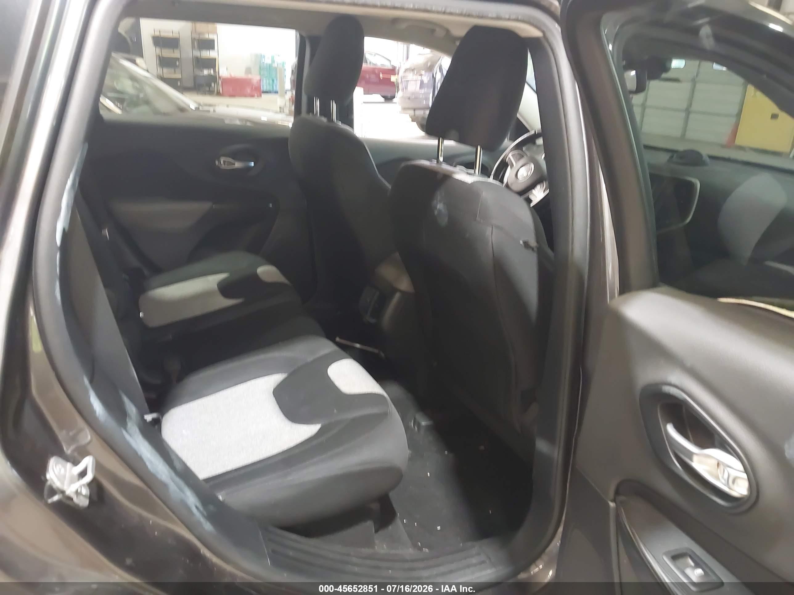 2014 Jeep Cherokee Latitude Gray vin: 1C4PJMCB5EW141294