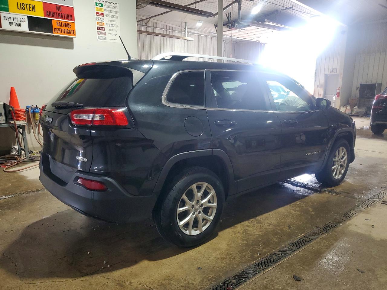 2015 Jeep Cherokee Latitude Черный vin: 1C4PJMCB5FW502976