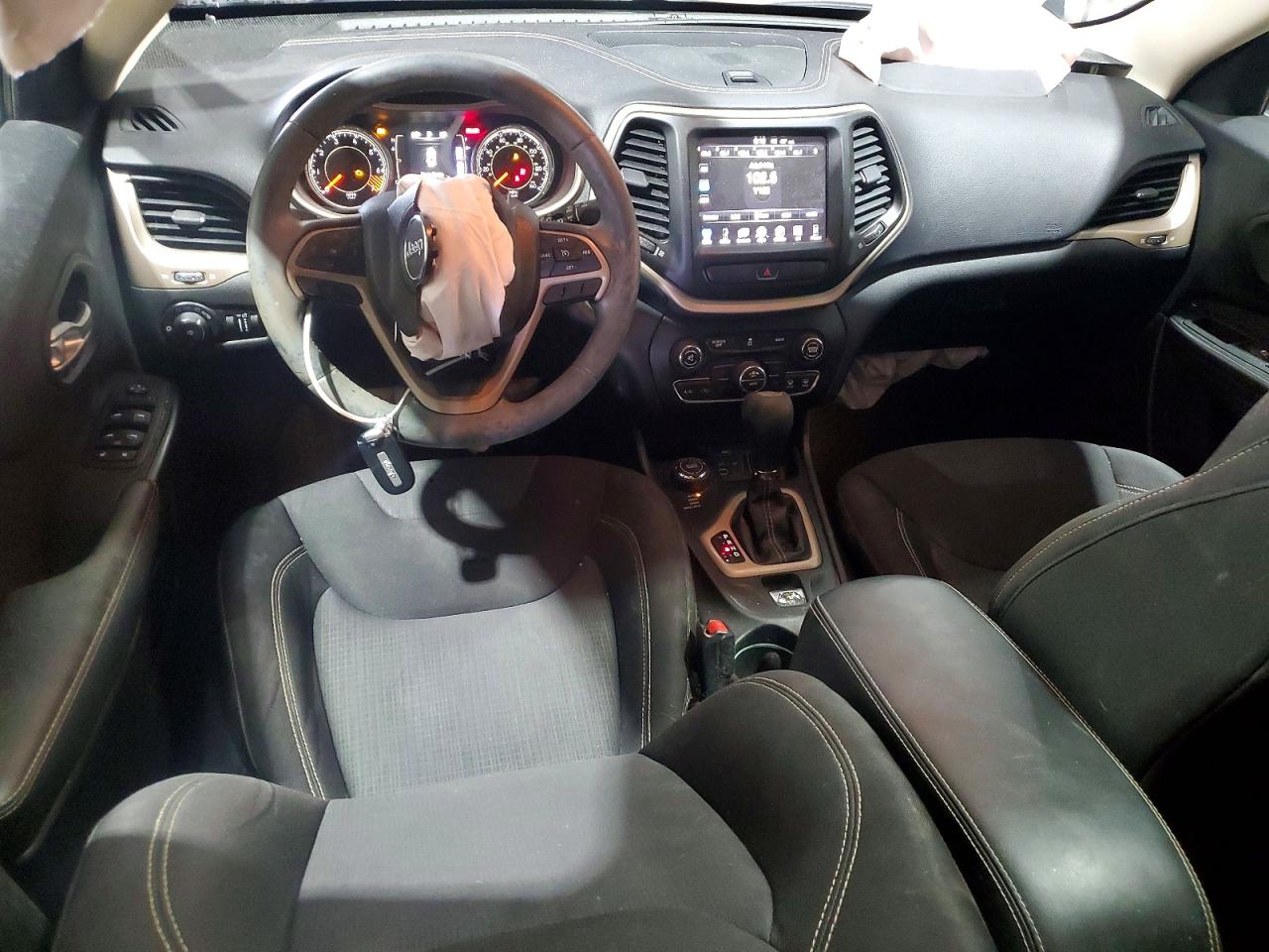 2015 Jeep Cherokee Latitude Черный vin: 1C4PJMCB5FW502976