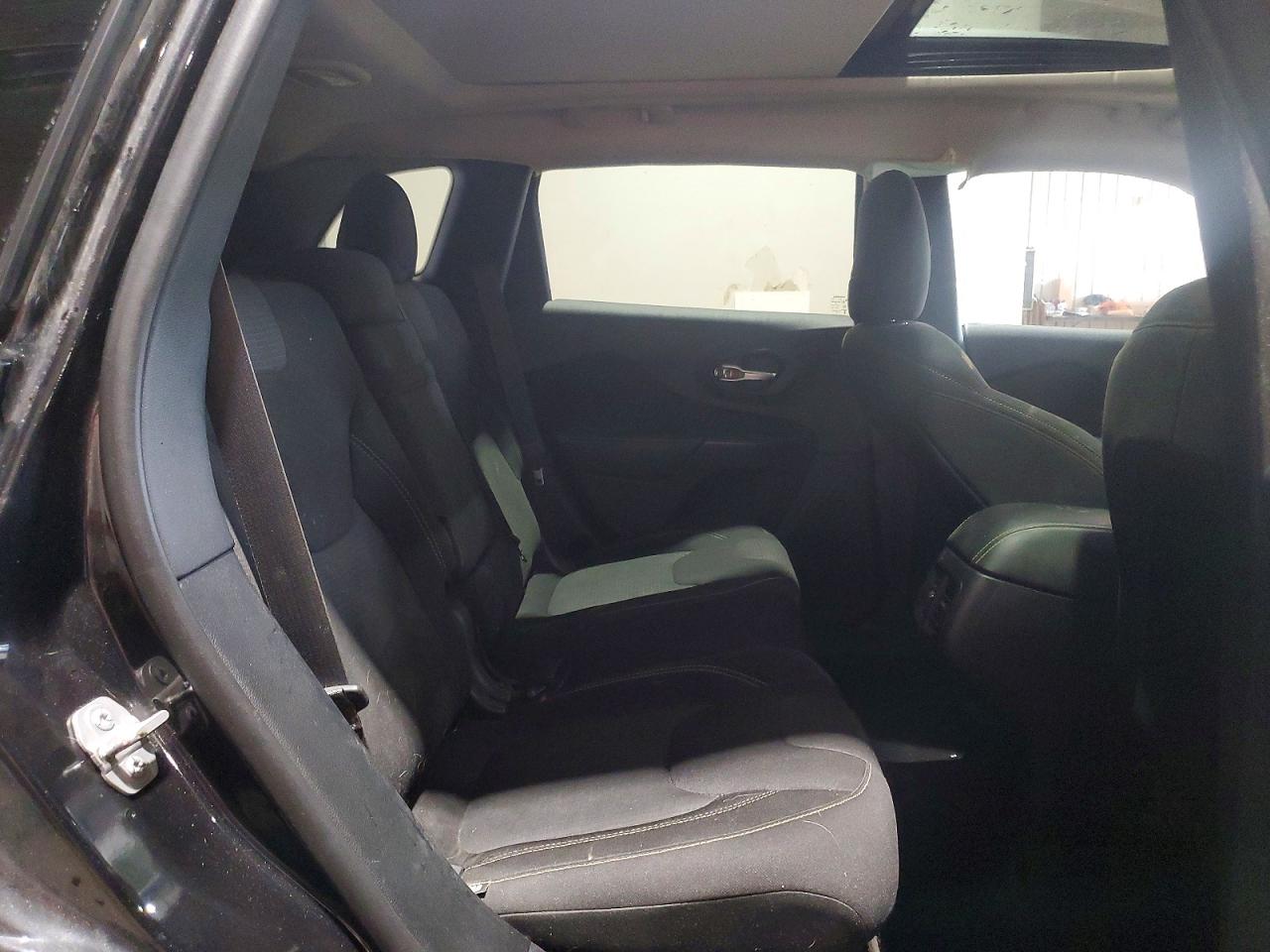 2015 Jeep Cherokee Latitude Черный vin: 1C4PJMCB5FW502976