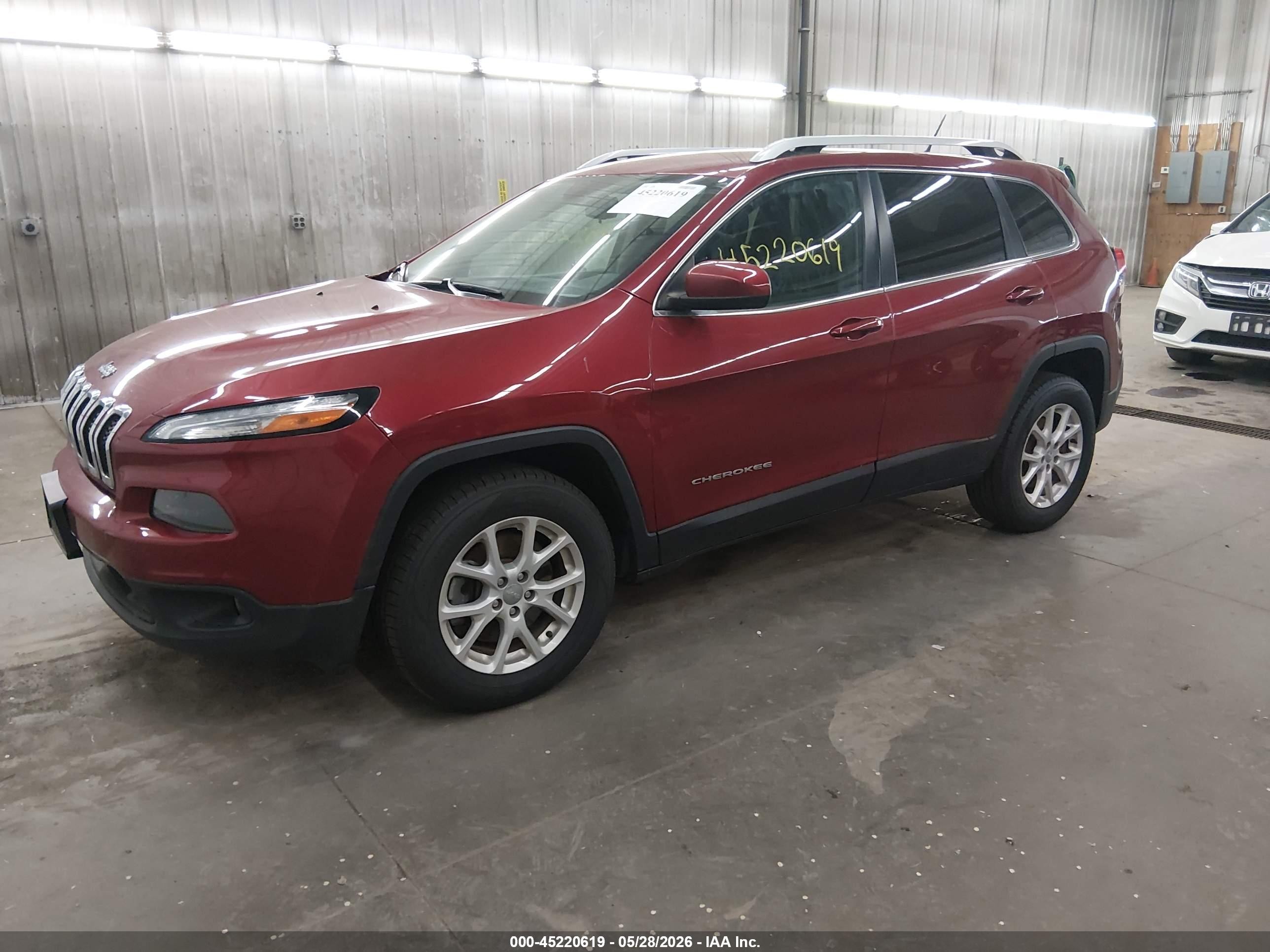 2015 Jeep Cherokee Latitude Red vin: 1C4PJMCB5FW540613