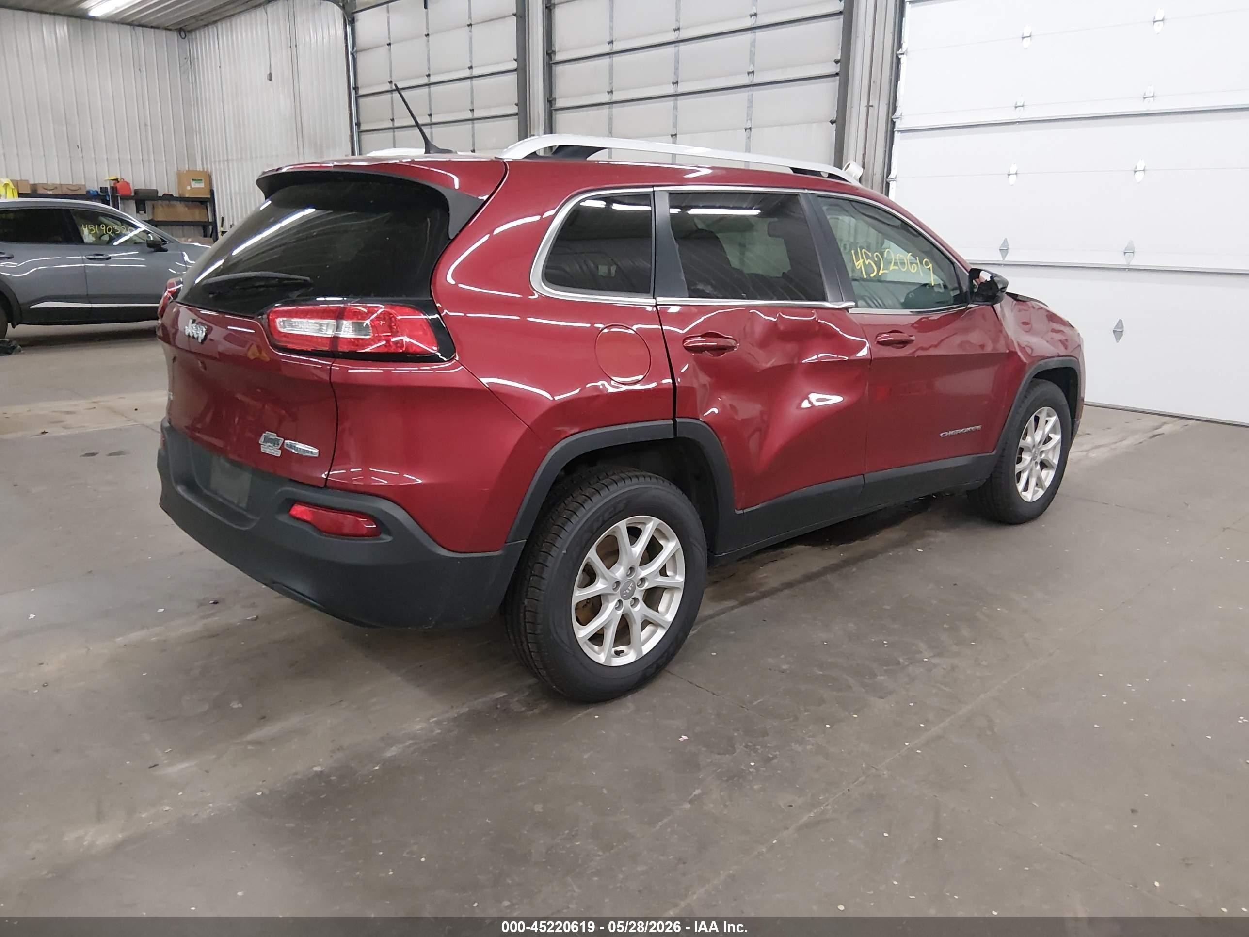 2015 Jeep Cherokee Latitude Red vin: 1C4PJMCB5FW540613