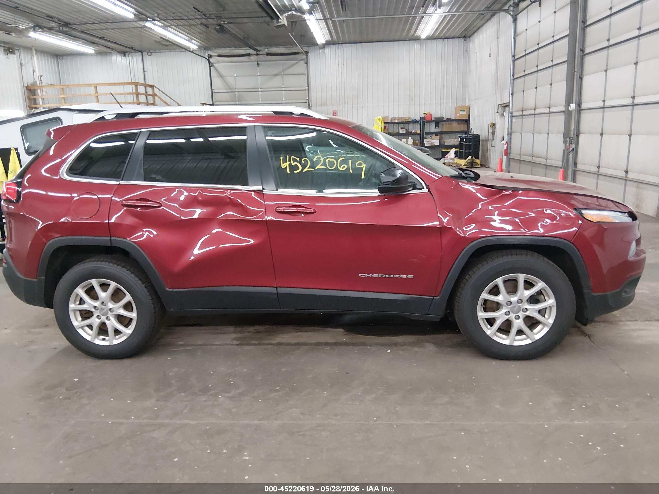 2015 Jeep Cherokee Latitude Red vin: 1C4PJMCB5FW540613