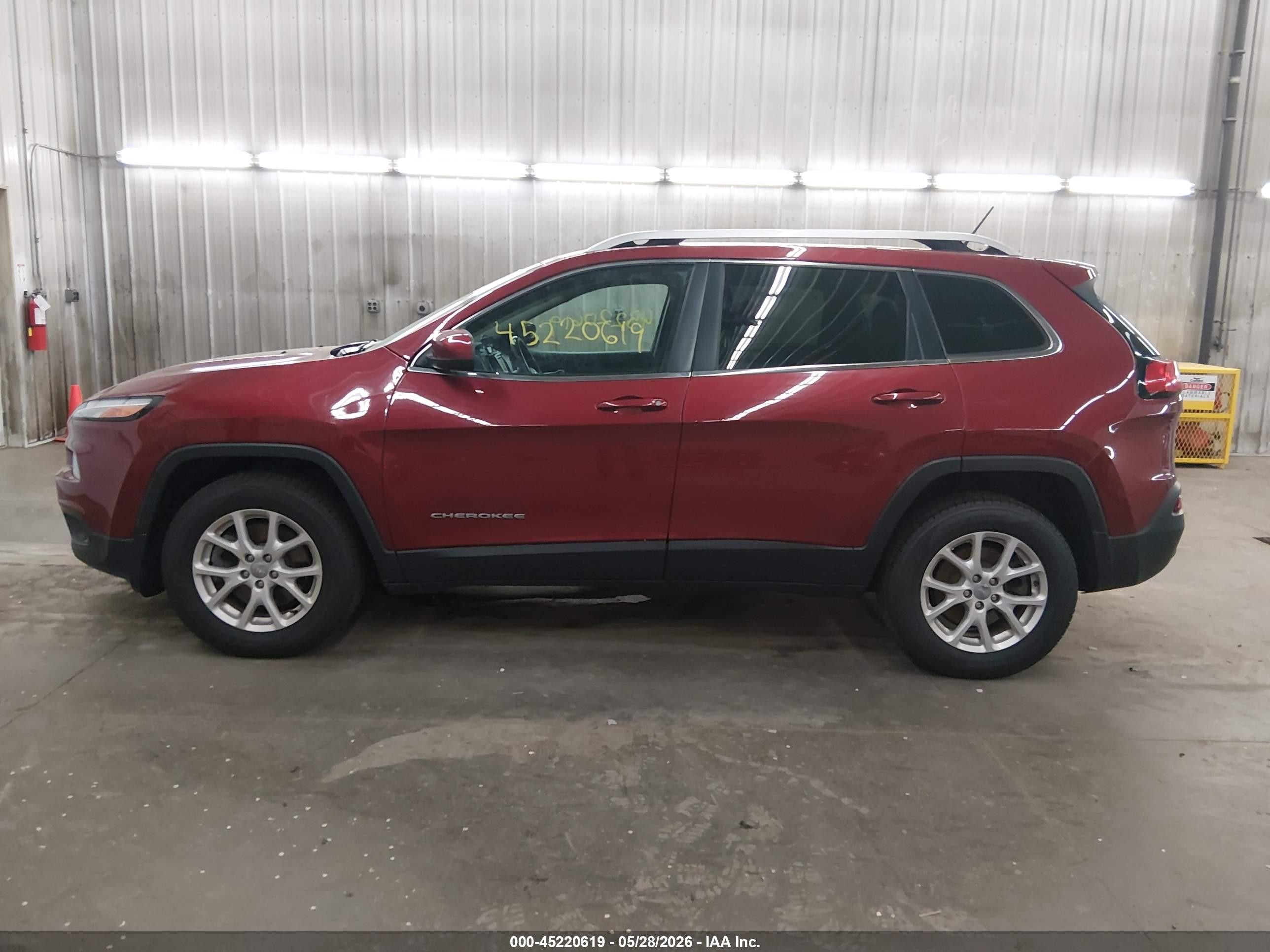 2015 Jeep Cherokee Latitude Red vin: 1C4PJMCB5FW540613