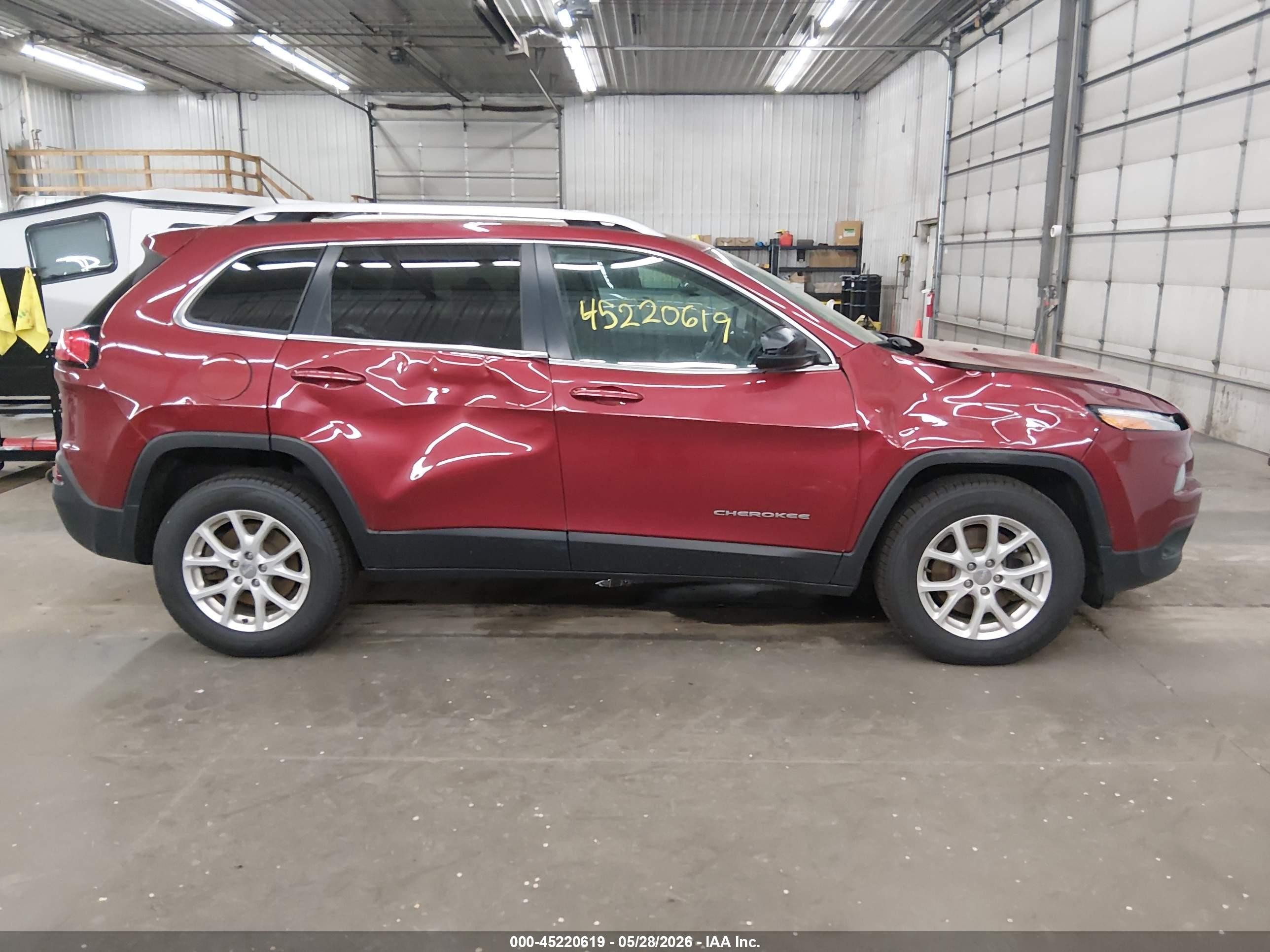 2015 Jeep Cherokee Latitude Red vin: 1C4PJMCB5FW540613