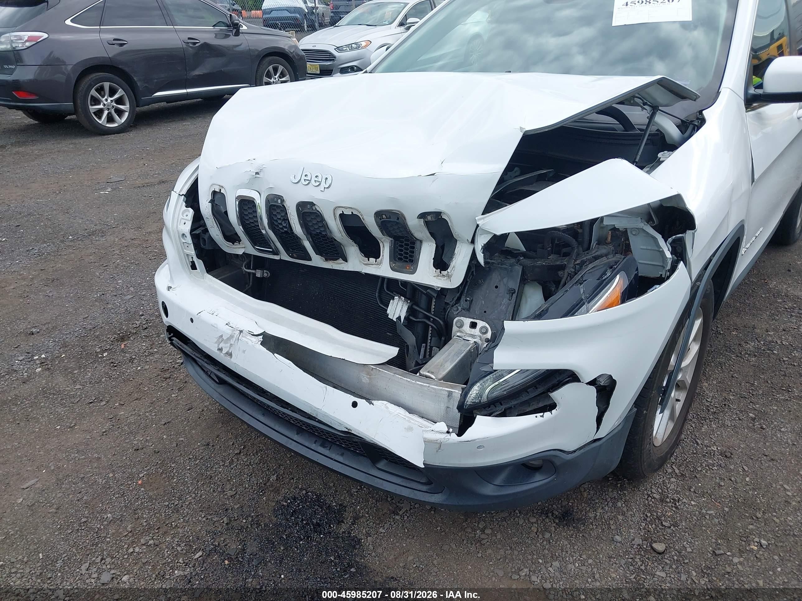 2015 Jeep Cherokee Latitude White vin: 1C4PJMCB5FW641179