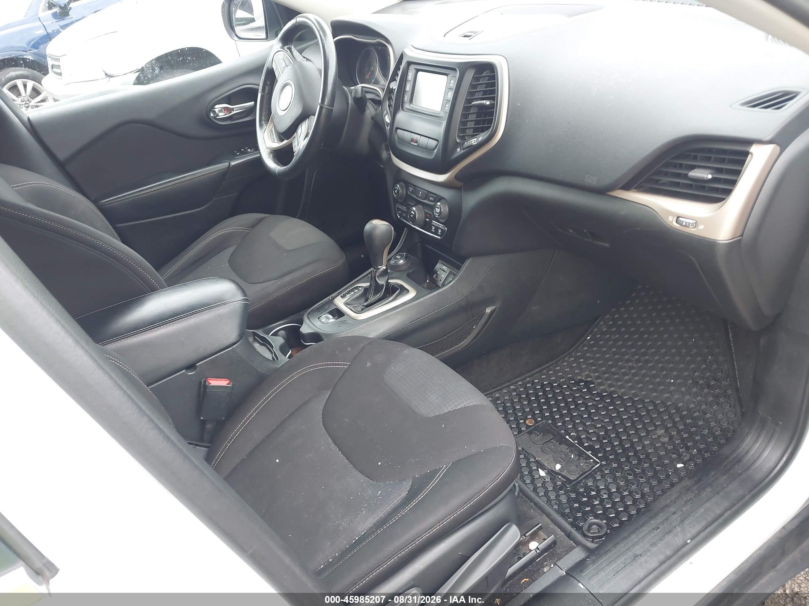 2015 Jeep Cherokee Latitude White vin: 1C4PJMCB5FW641179