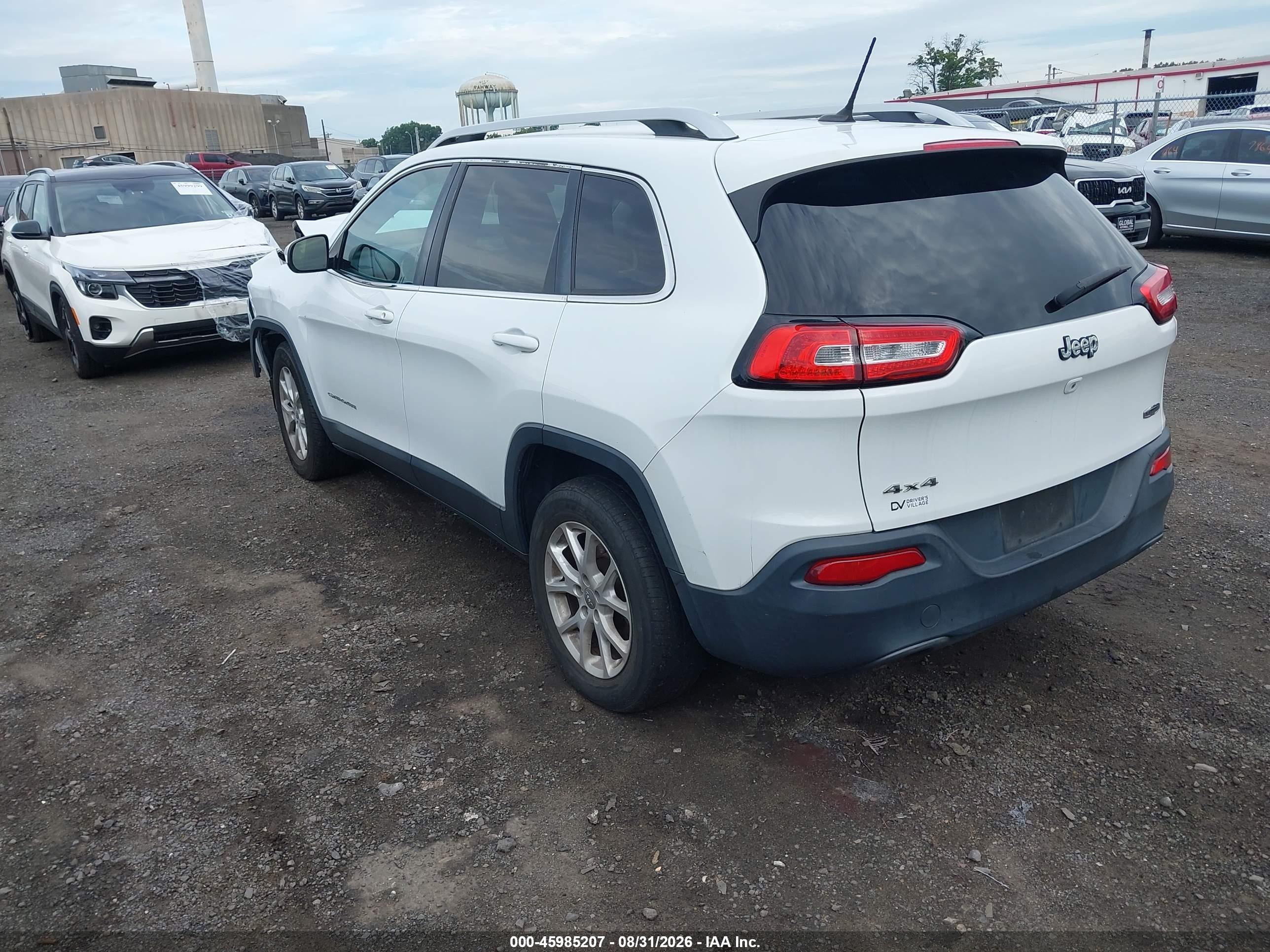 2015 Jeep Cherokee Latitude White vin: 1C4PJMCB5FW641179
