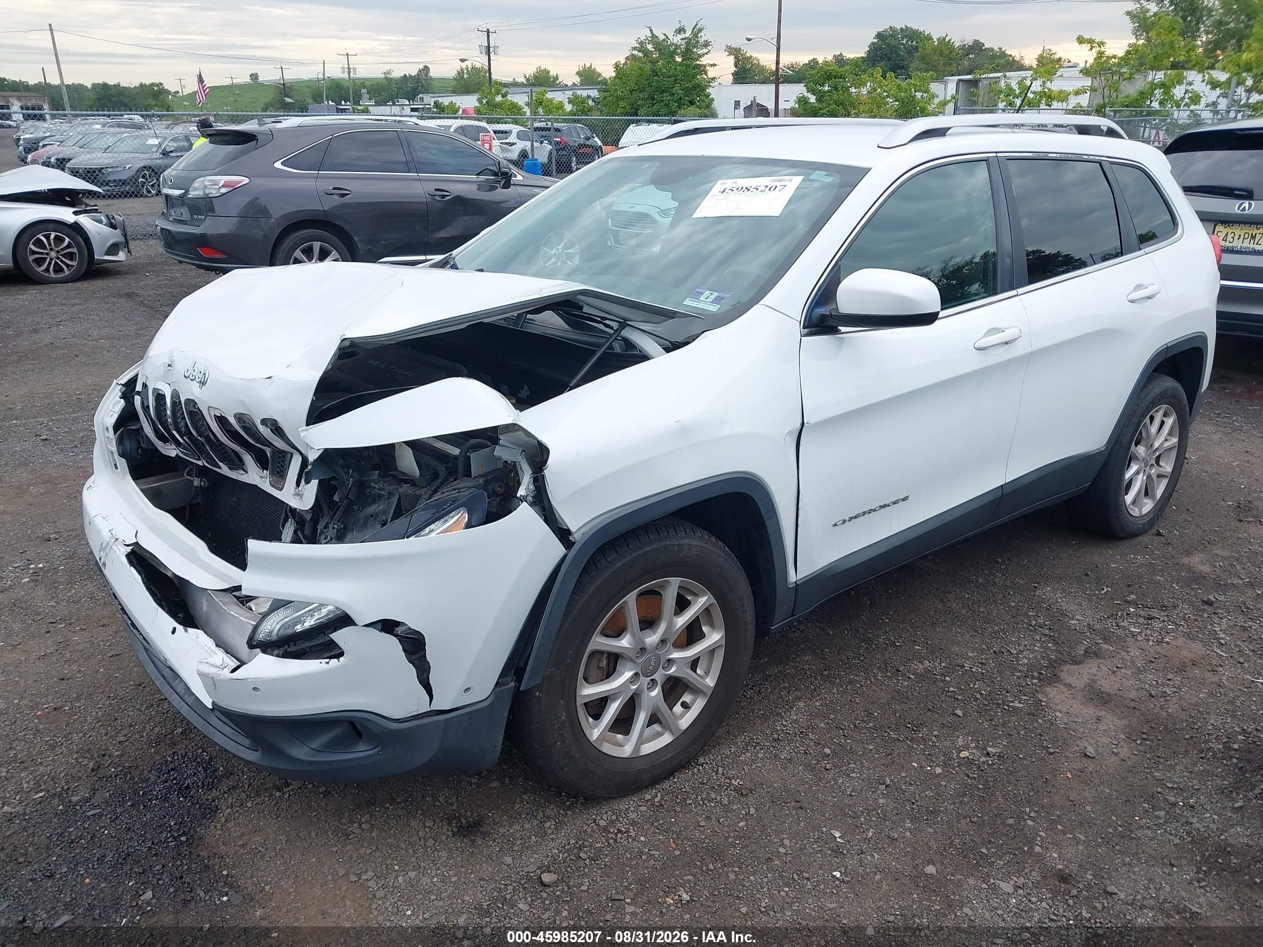 2015 Jeep Cherokee Latitude White vin: 1C4PJMCB5FW641179