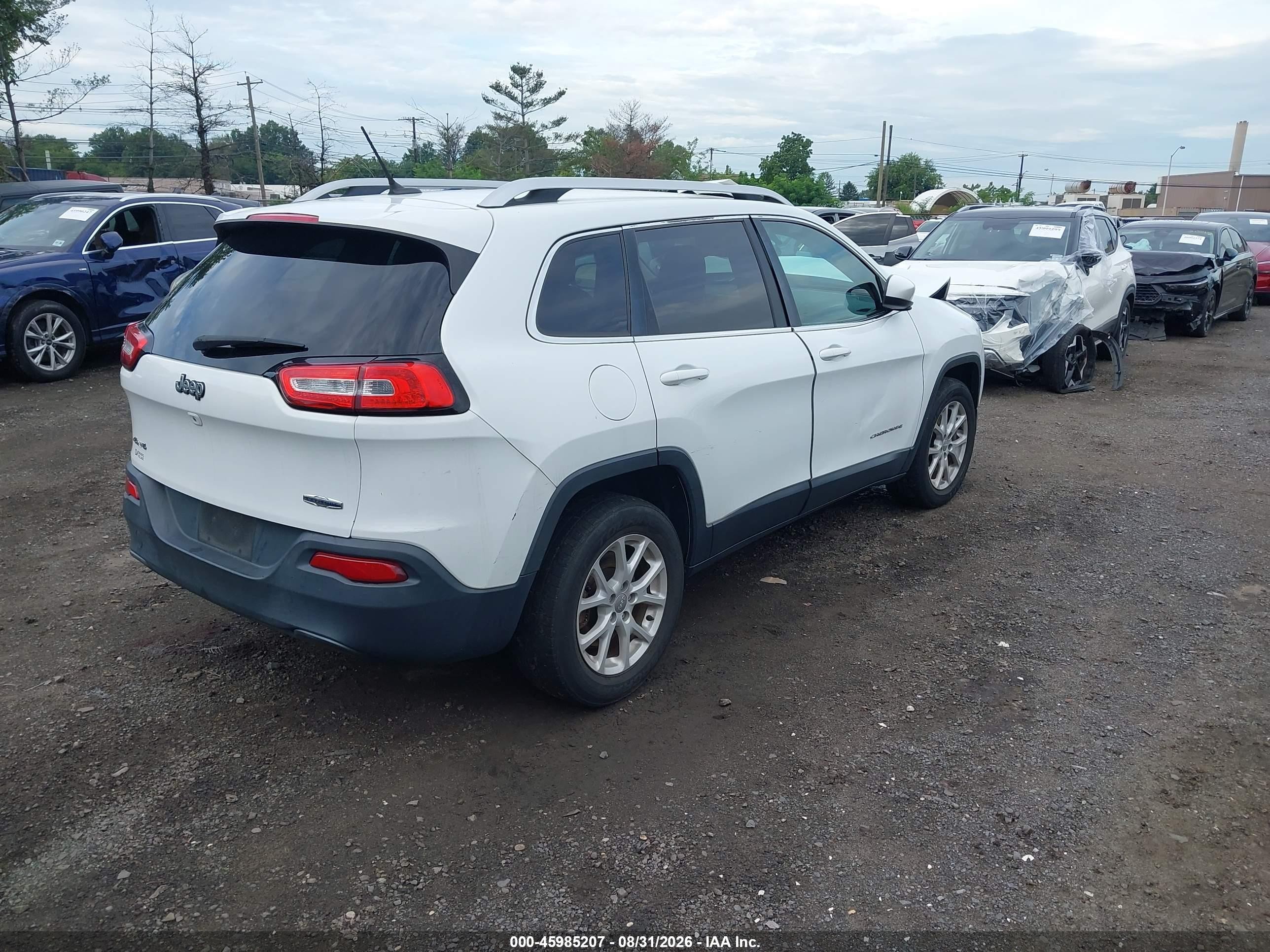 2015 Jeep Cherokee Latitude White vin: 1C4PJMCB5FW641179