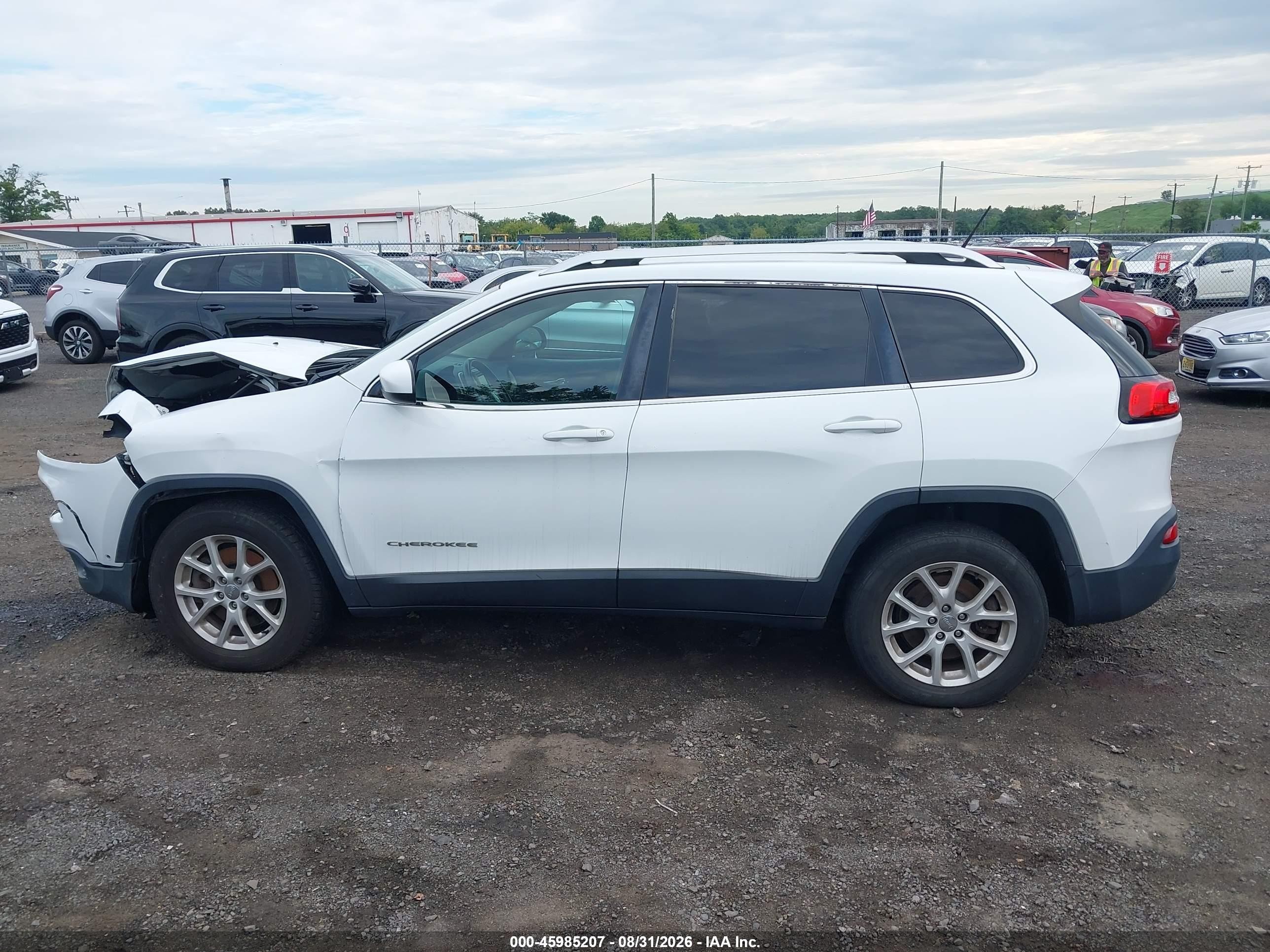 2015 Jeep Cherokee Latitude White vin: 1C4PJMCB5FW641179