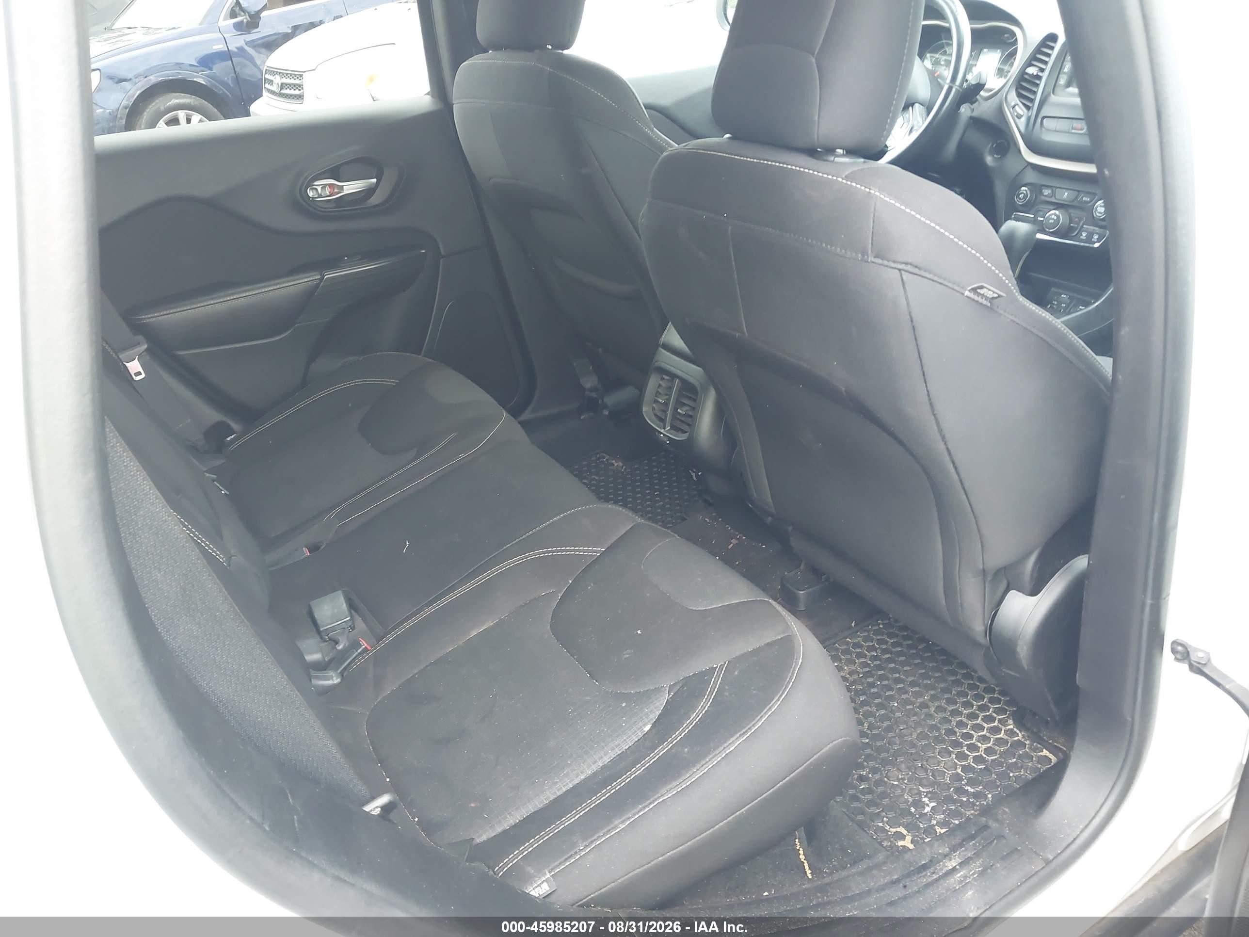 2015 Jeep Cherokee Latitude White vin: 1C4PJMCB5FW641179