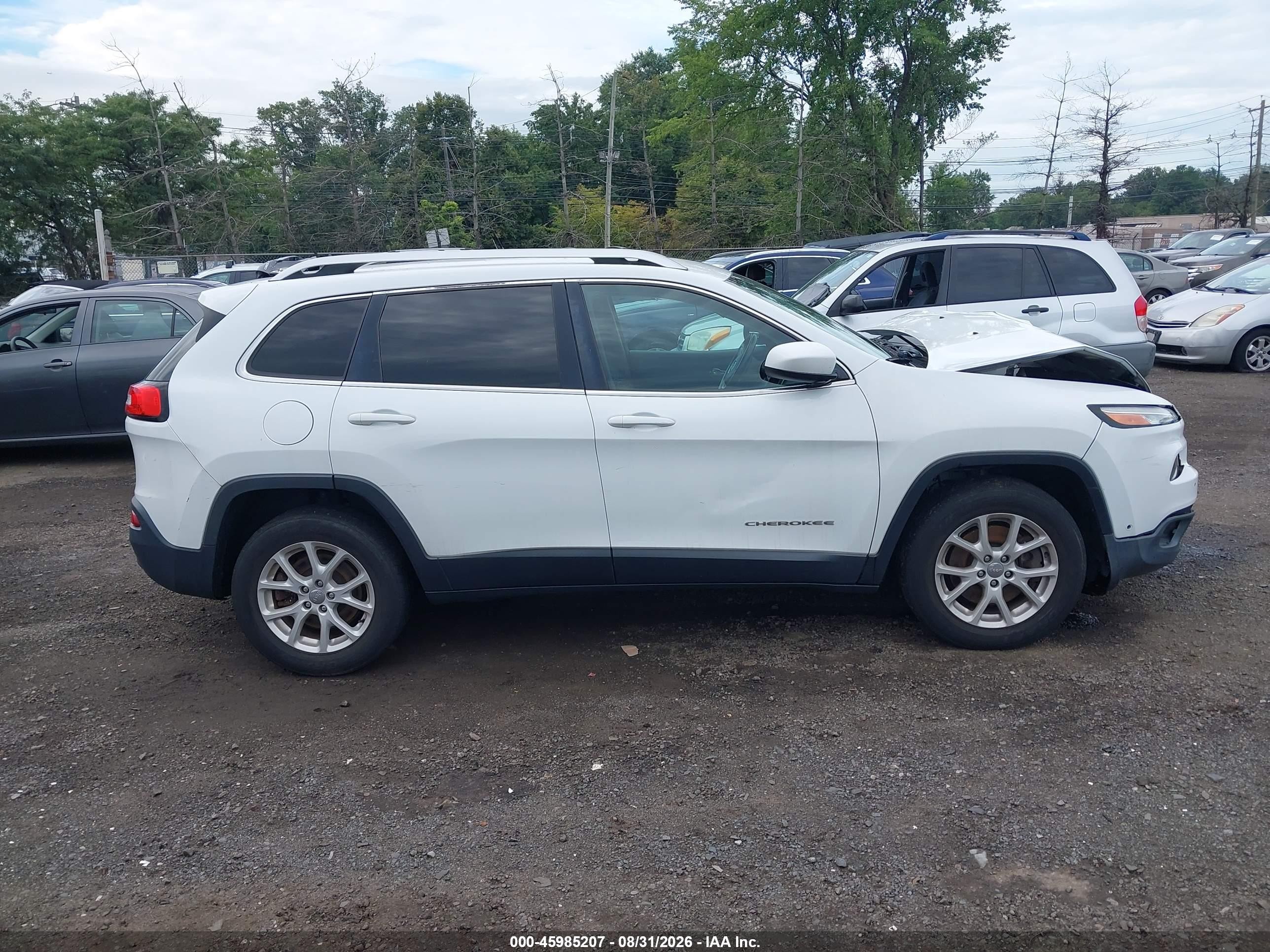 2015 Jeep Cherokee Latitude White vin: 1C4PJMCB5FW641179