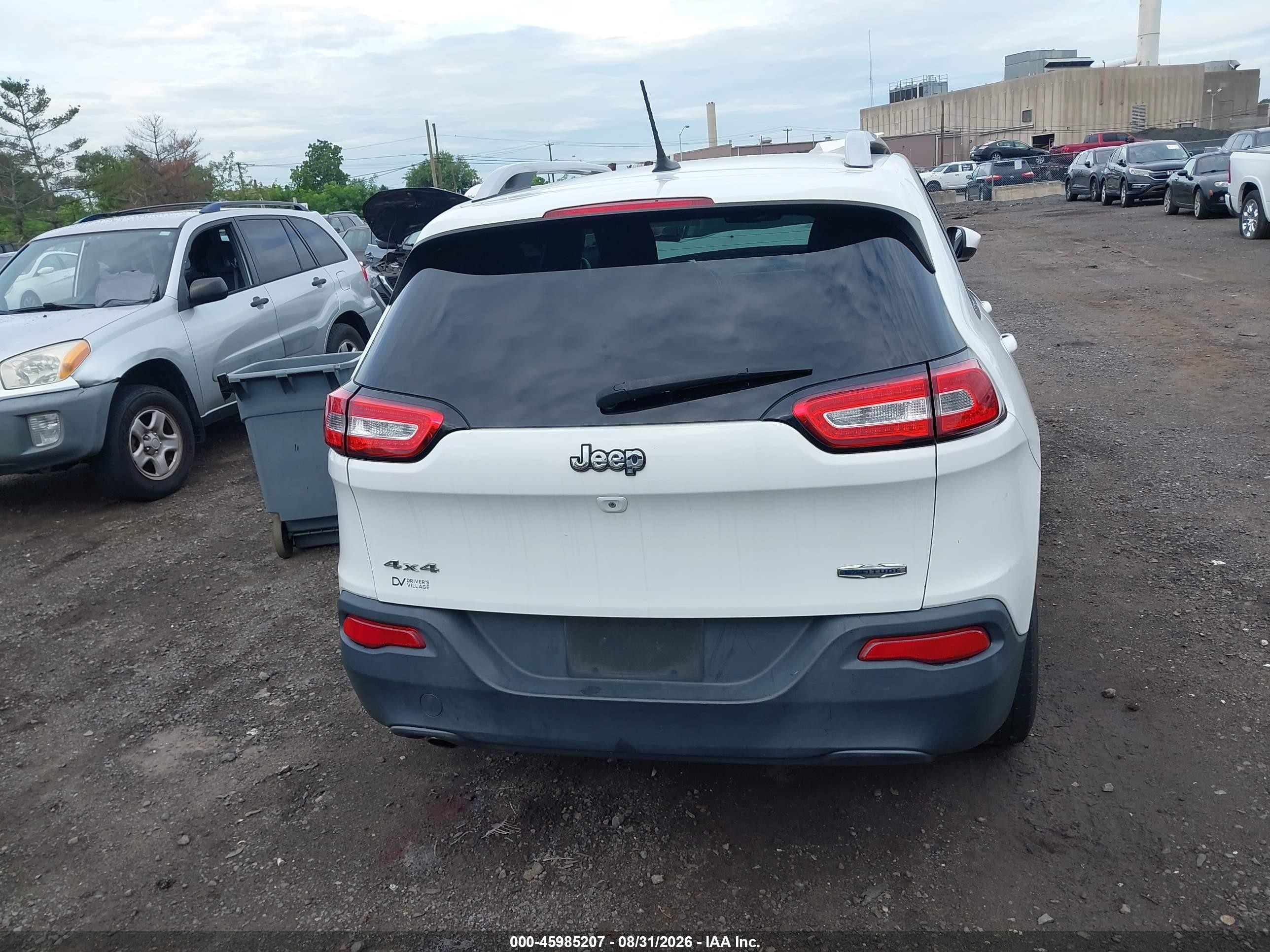 2015 Jeep Cherokee Latitude White vin: 1C4PJMCB5FW641179