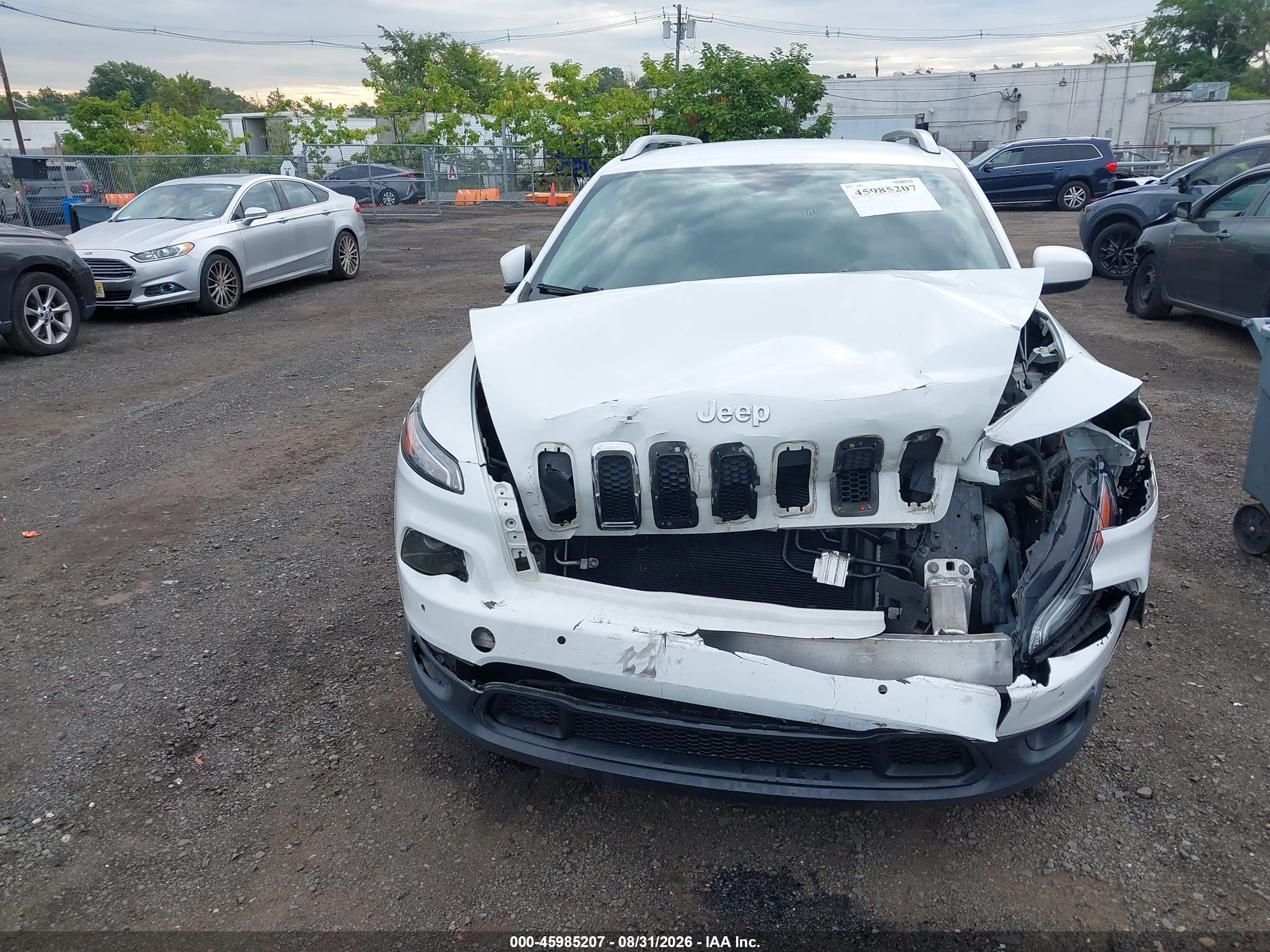 2015 Jeep Cherokee Latitude White vin: 1C4PJMCB5FW641179