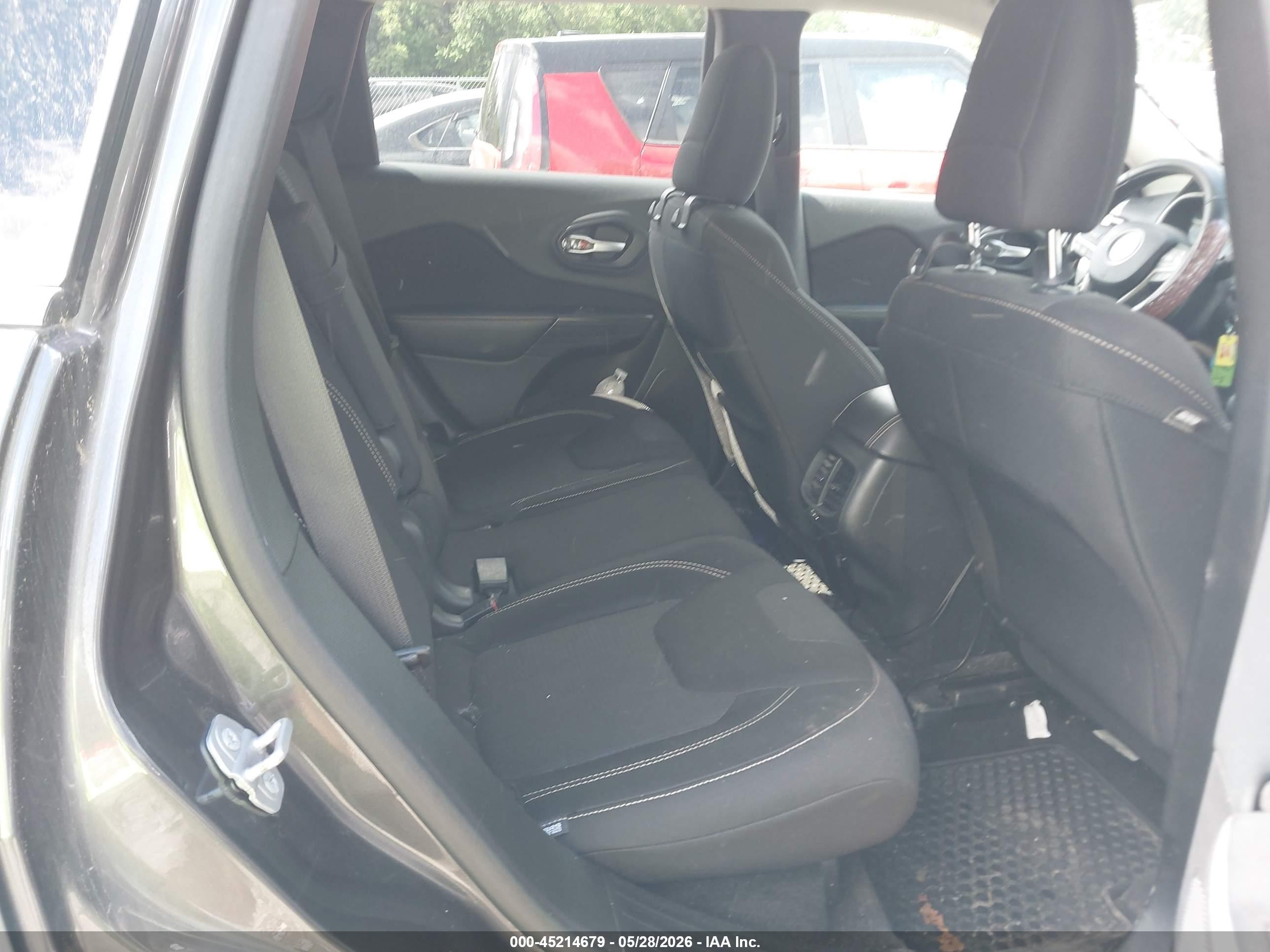 2015 Jeep Cherokee Latitude Gray vin: 1C4PJMCB5FW649976