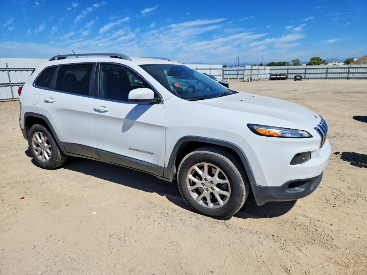 2015 Jeep Cherokee Latitude Белый vin: 1C4PJMCB5FW678989