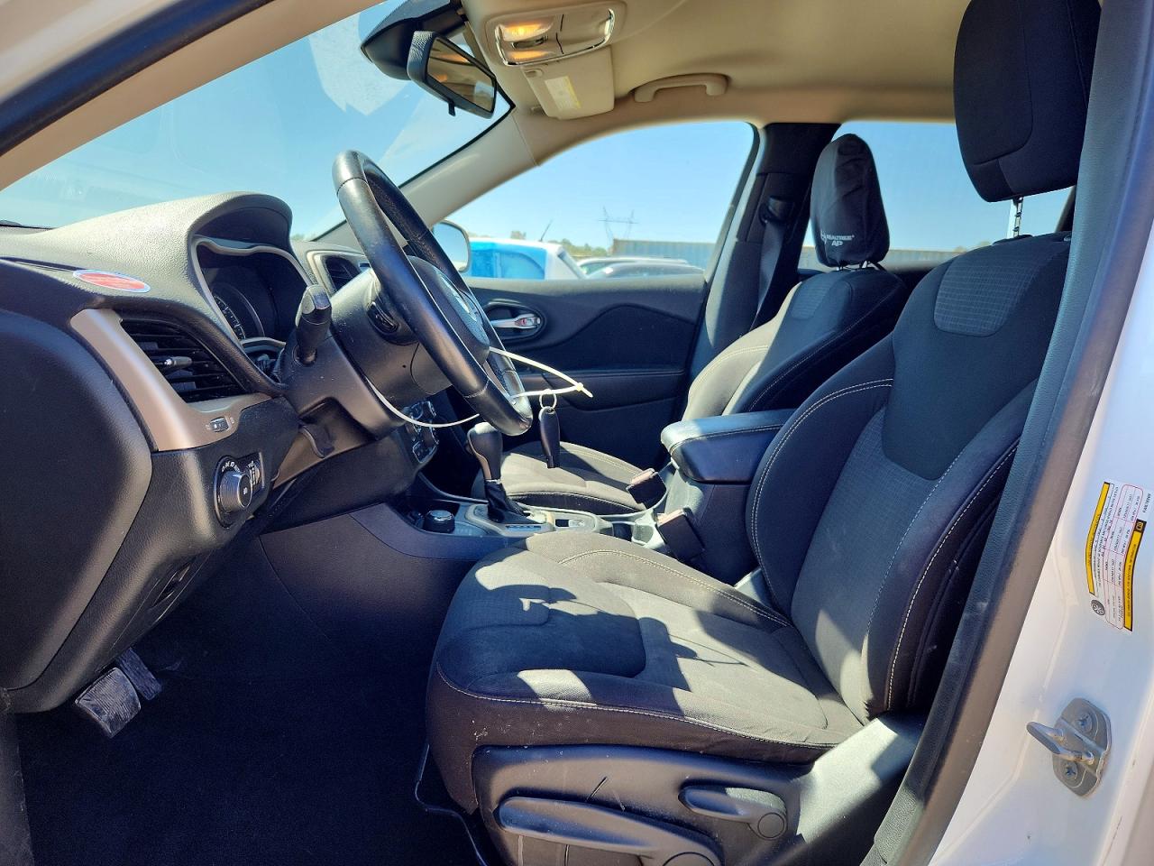 2015 Jeep Cherokee Latitude Белый vin: 1C4PJMCB5FW678989
