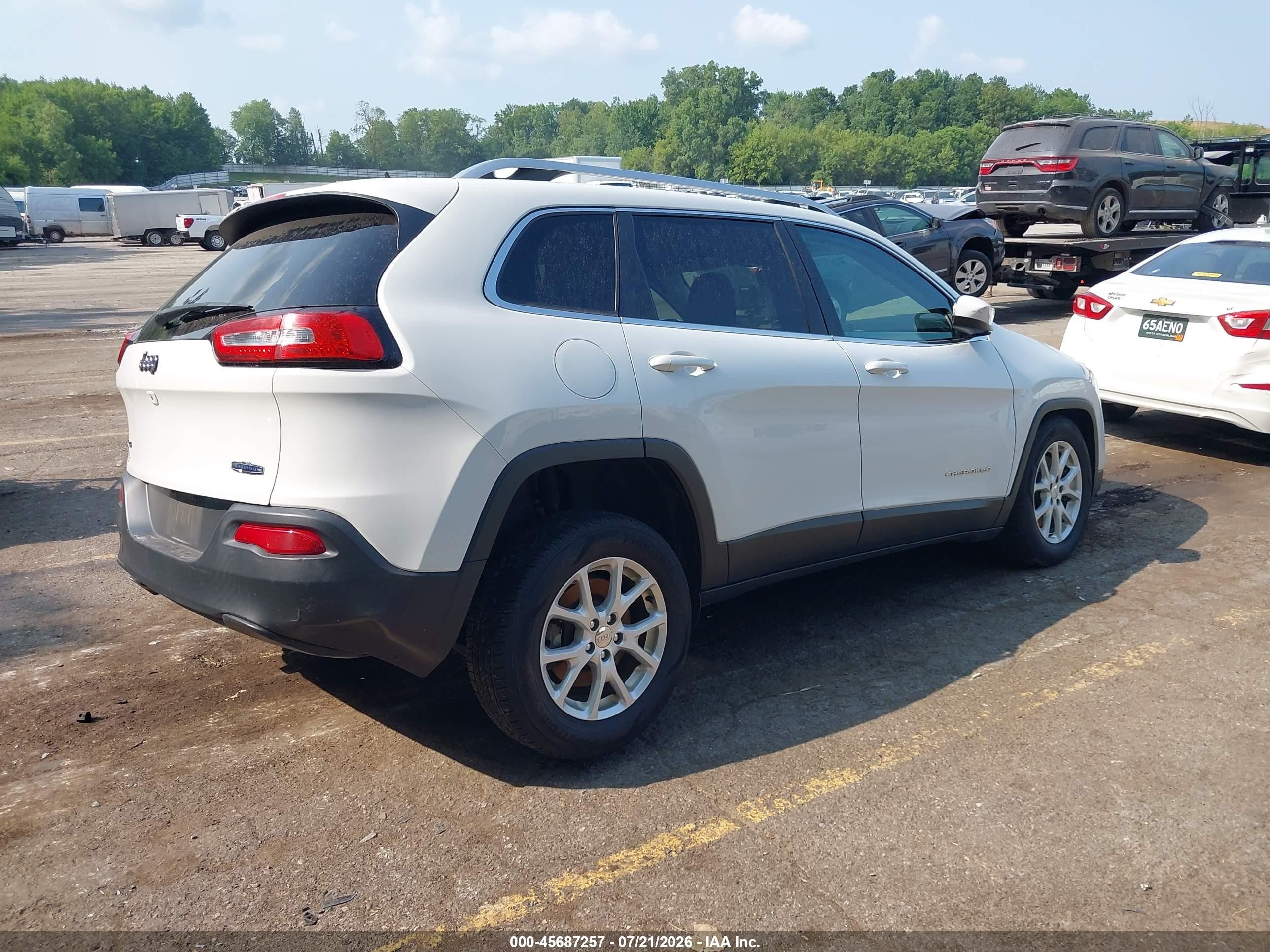 2015 Jeep Cherokee Latitude White vin: 1C4PJMCB5FW679365