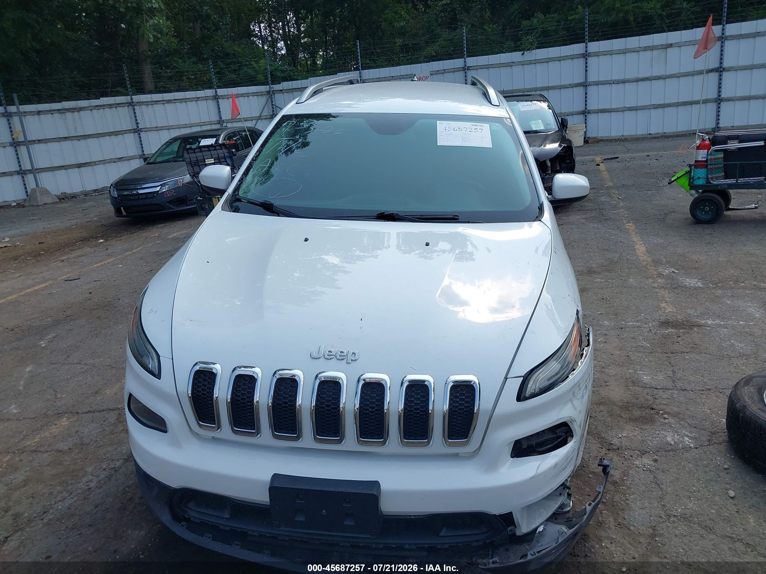 2015 Jeep Cherokee Latitude White vin: 1C4PJMCB5FW679365