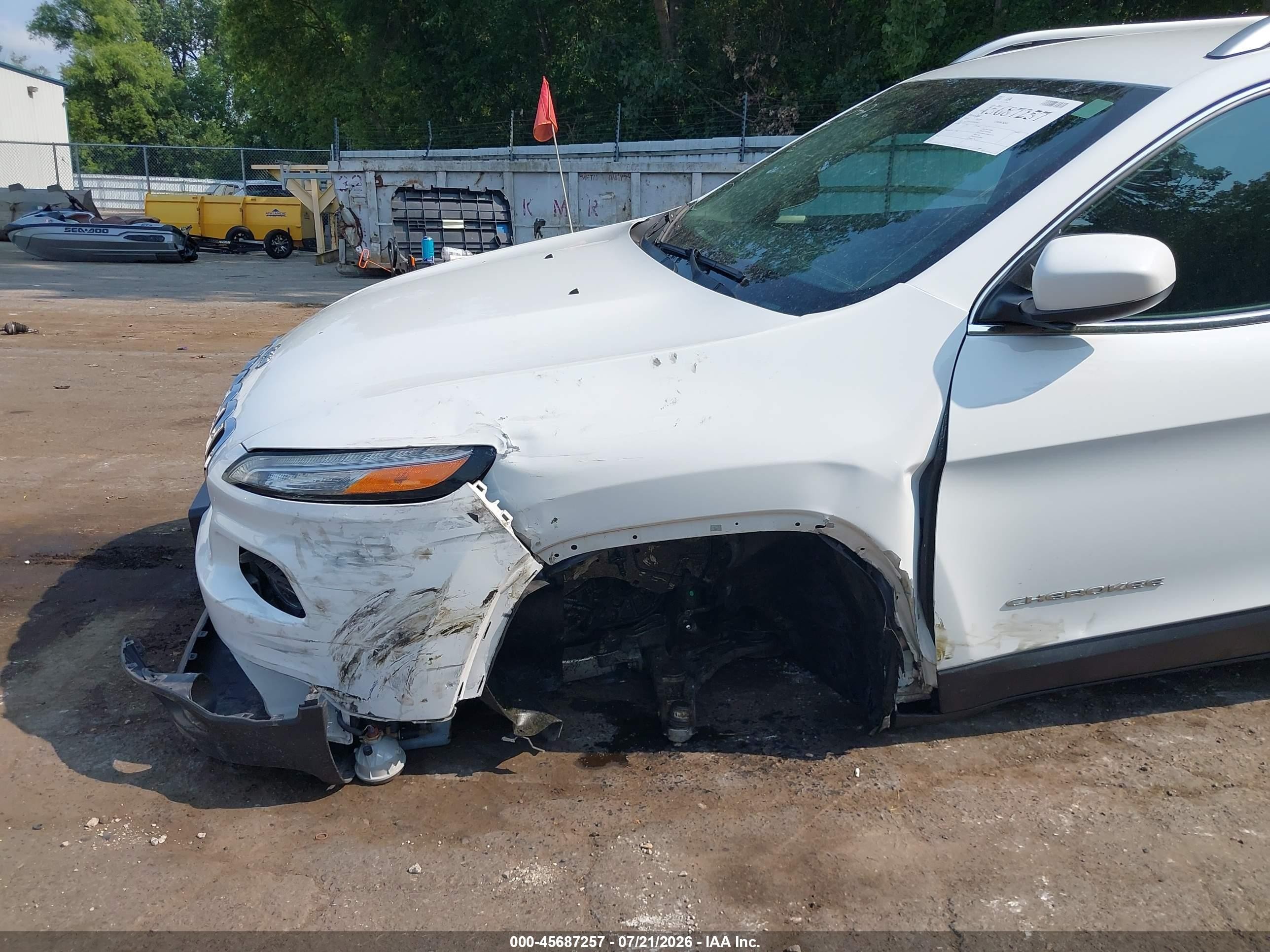 2015 Jeep Cherokee Latitude White vin: 1C4PJMCB5FW679365